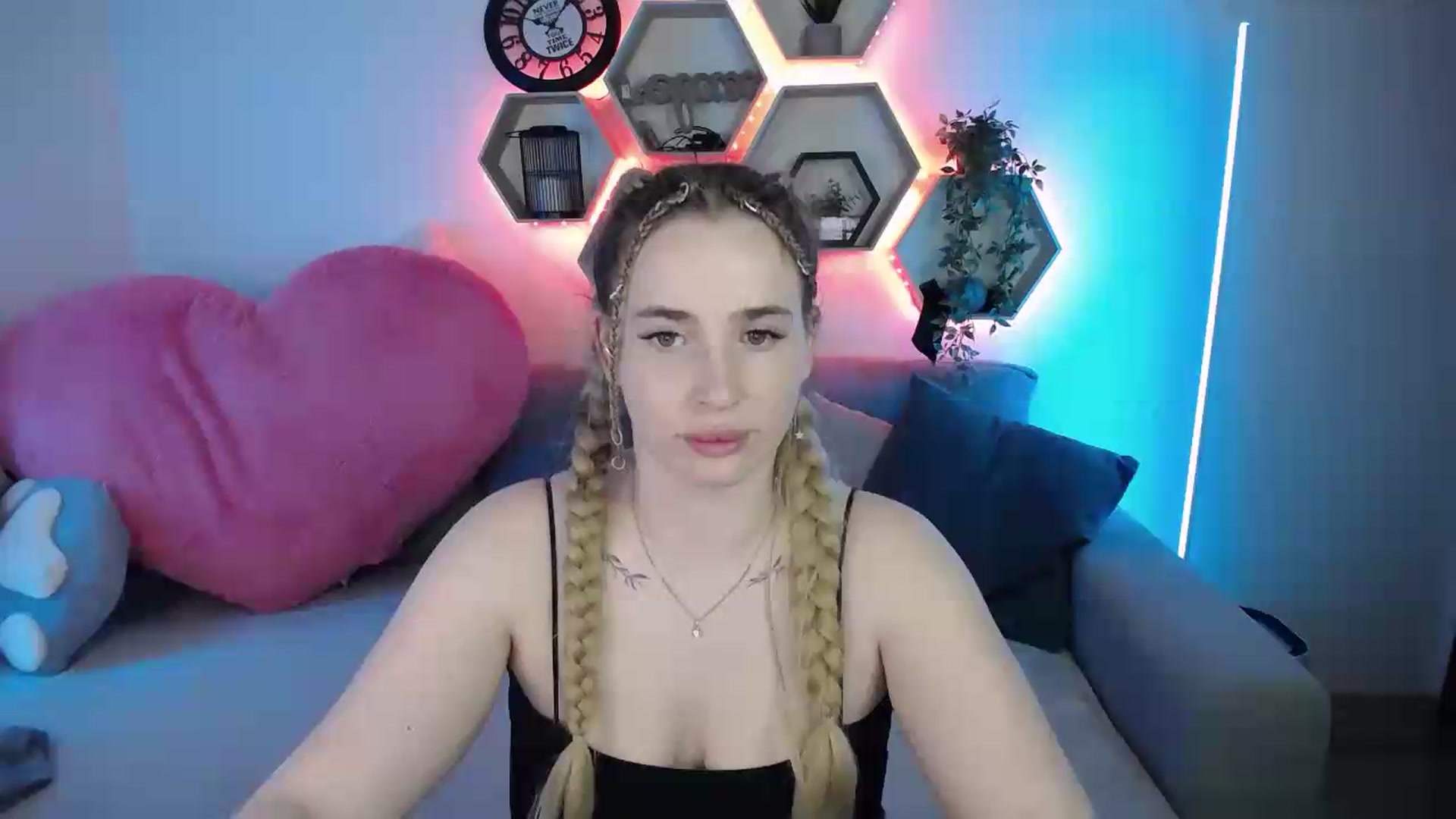 Gallery image thumbnail from SabrinaViolet's myfreecams stream on, 05/18/2026, 14:03 image 15 of 20