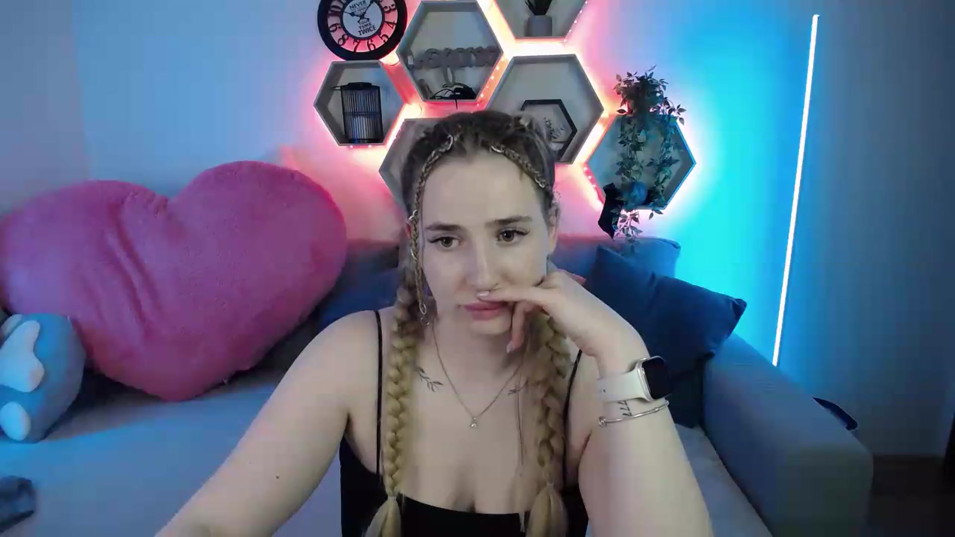 Gallery image thumbnail from SabrinaViolet's myfreecams stream on, 05/18/2026, 14:03 image 14 of 20