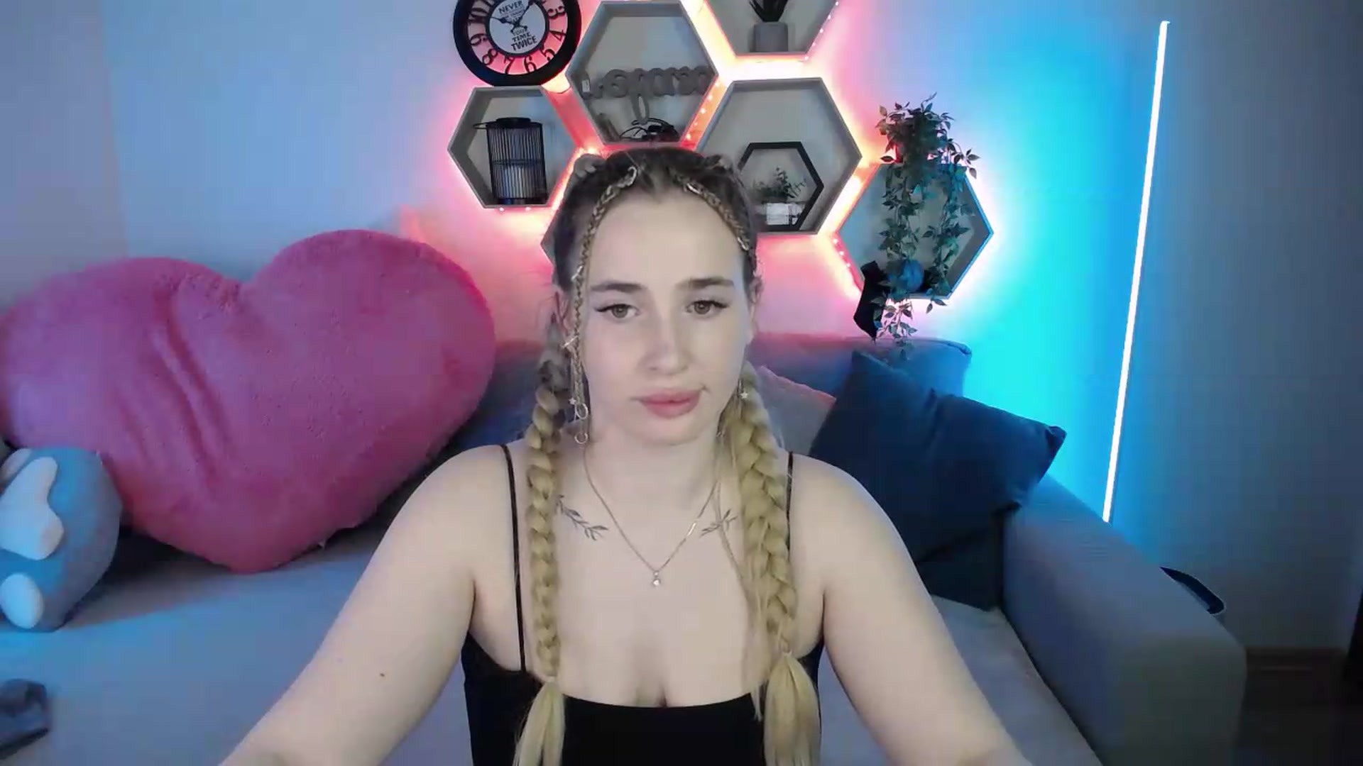 Gallery image thumbnail from SabrinaViolet's myfreecams stream on, 05/18/2026, 14:03 image 10 of 20