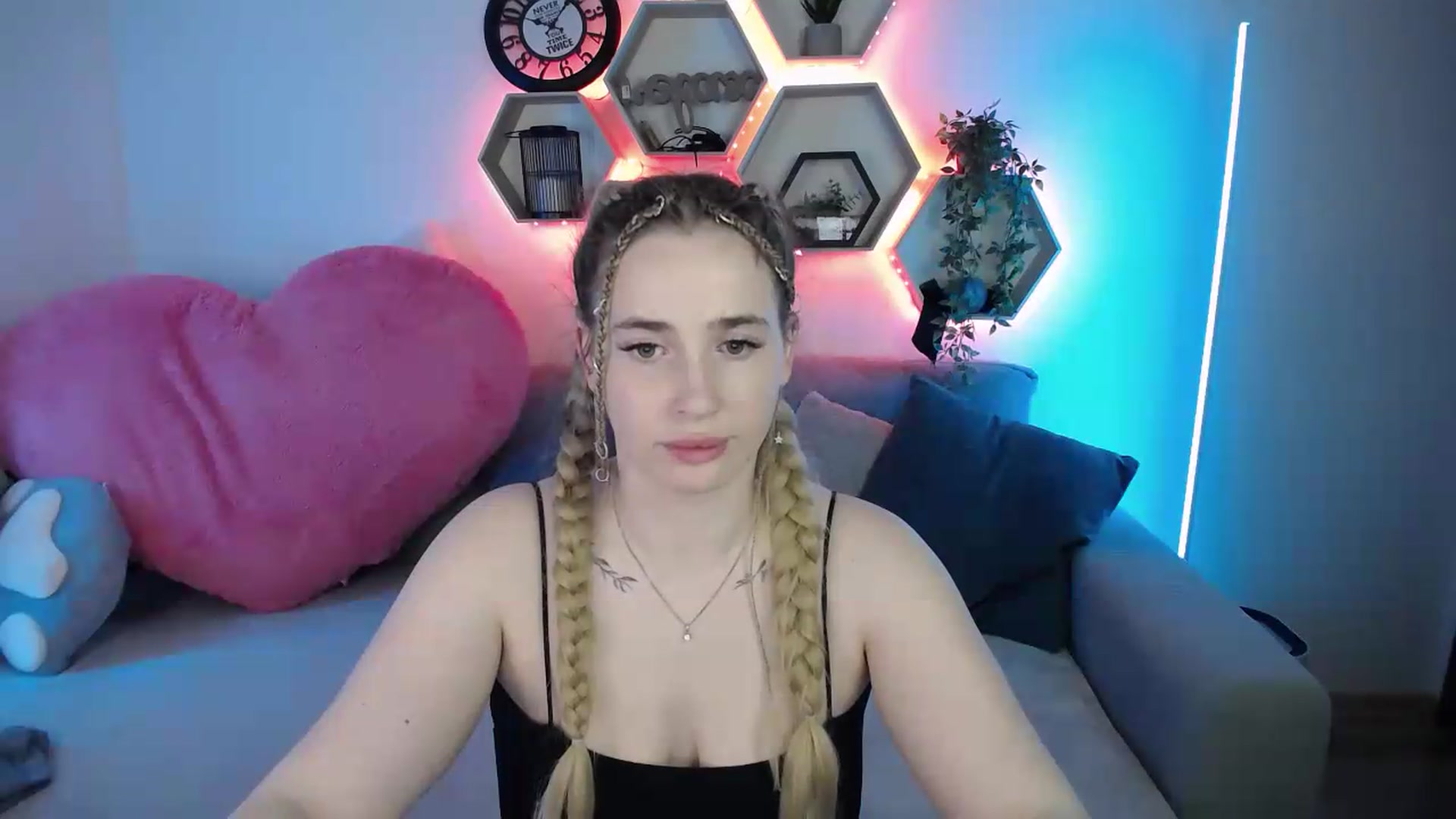 Gallery image thumbnail from SabrinaViolet's myfreecams stream on, 05/18/2026, 14:03 image 13 of 20