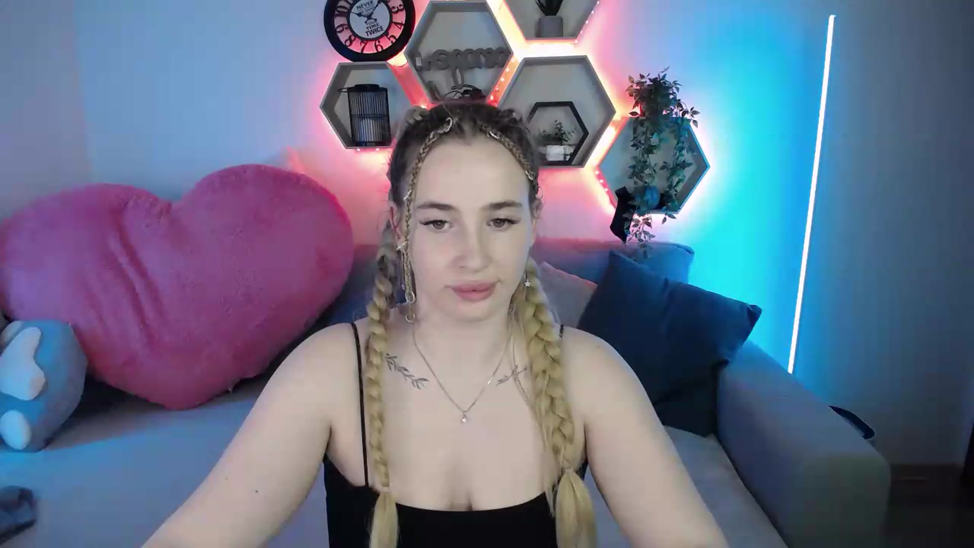 Gallery image thumbnail from SabrinaViolet's myfreecams stream on, 05/18/2026, 14:03 image 9 of 20