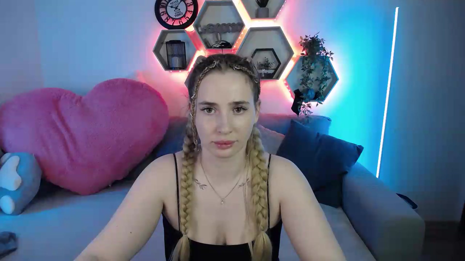 Gallery image thumbnail from SabrinaViolet's myfreecams stream on, 05/18/2026, 14:03 image 16 of 20