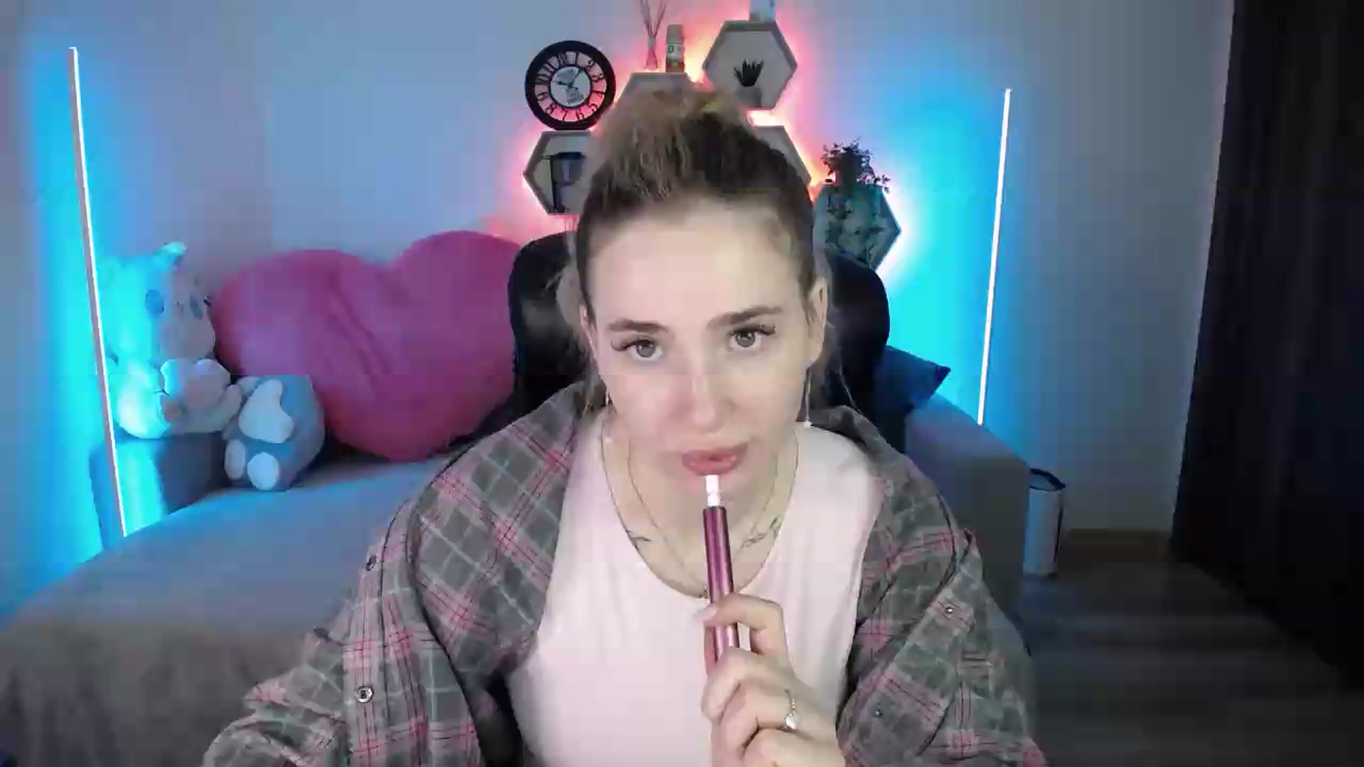 Gallery image thumbnail from SabrinaViolet's myfreecams stream on, 05/19/2026, 09:24 image 1 of 20