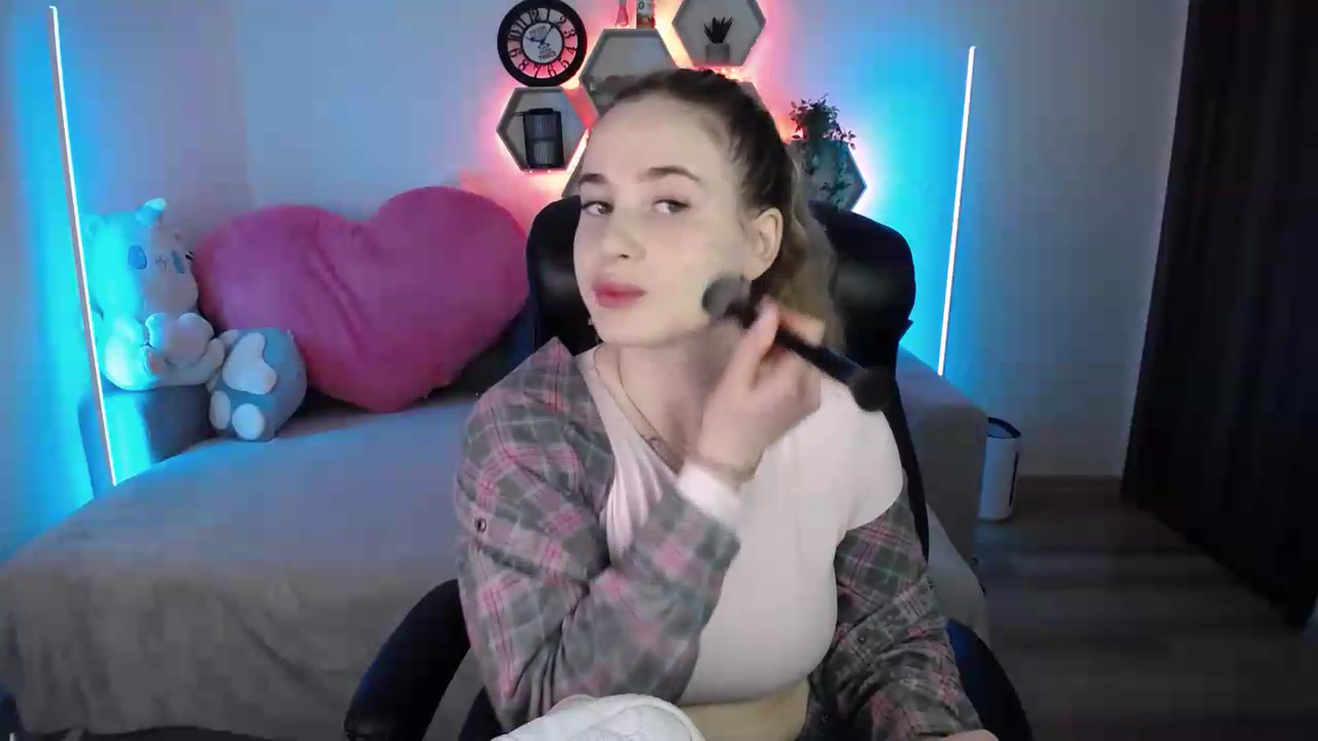Gallery image thumbnail from SabrinaViolet's myfreecams stream on, 05/19/2026, 09:24 image 16 of 20