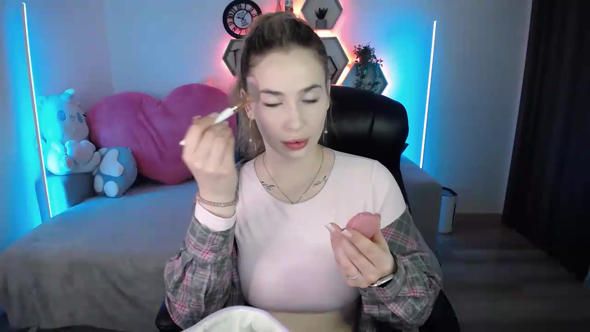 Gallery image thumbnail from SabrinaViolet's myfreecams stream on, 05/19/2026, 09:24 image 18 of 20