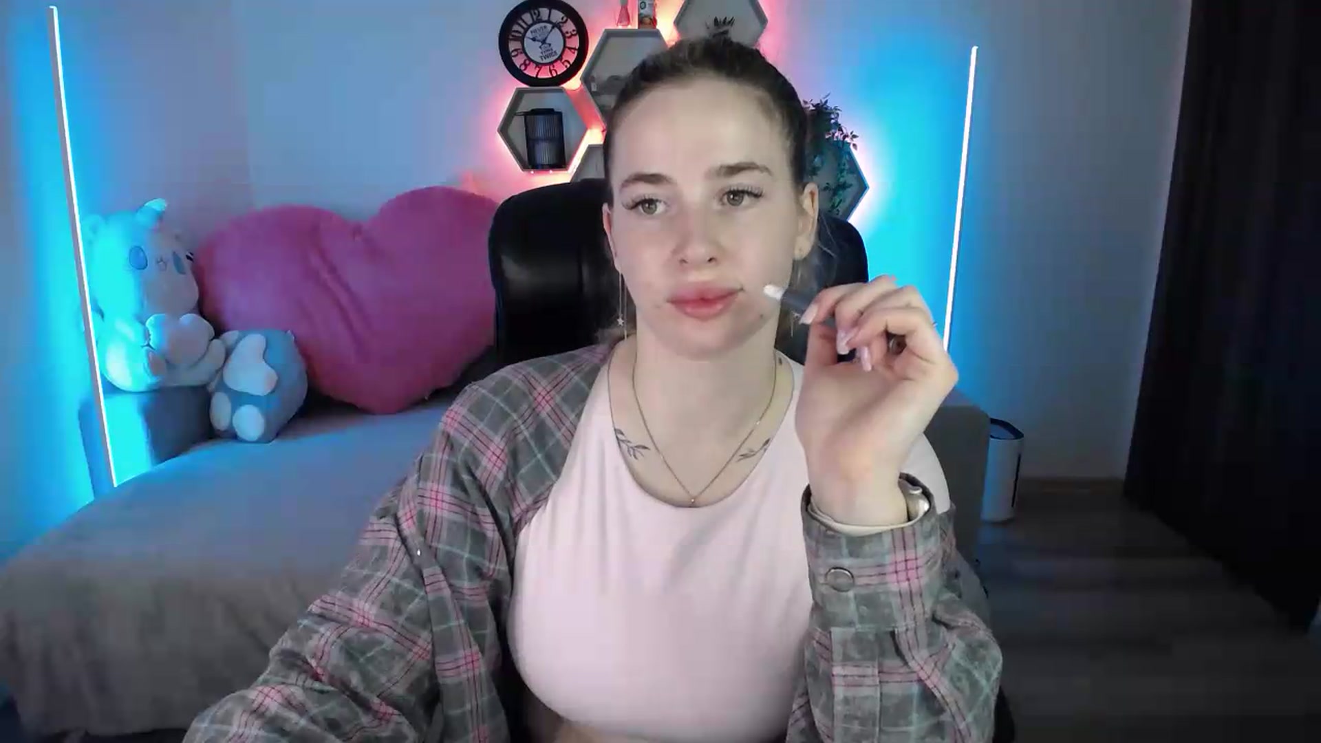Gallery image thumbnail from SabrinaViolet's myfreecams stream on, 05/19/2026, 09:24 image 13 of 20