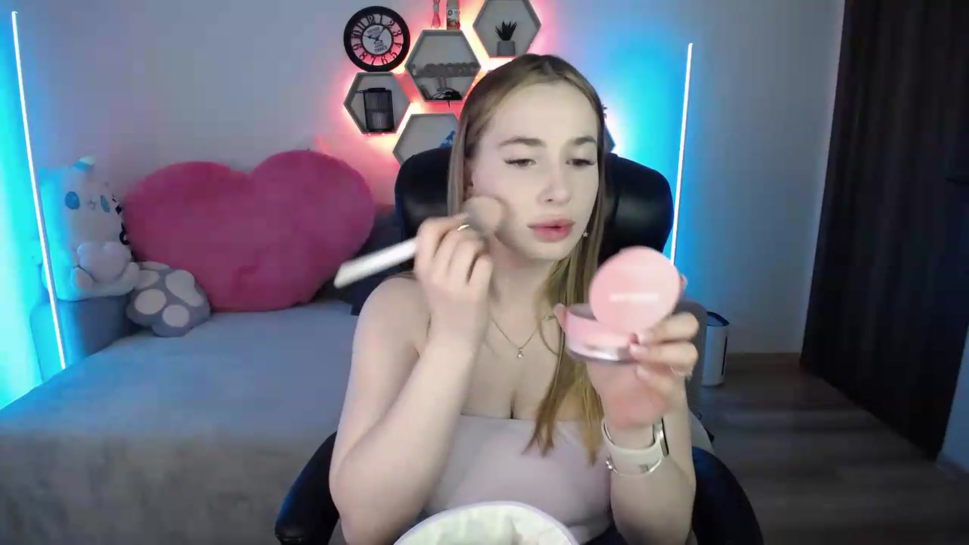 Gallery image thumbnail from SabrinaViolet's myfreecams stream on, 05/20/2026, 08:40 image 6 of 20