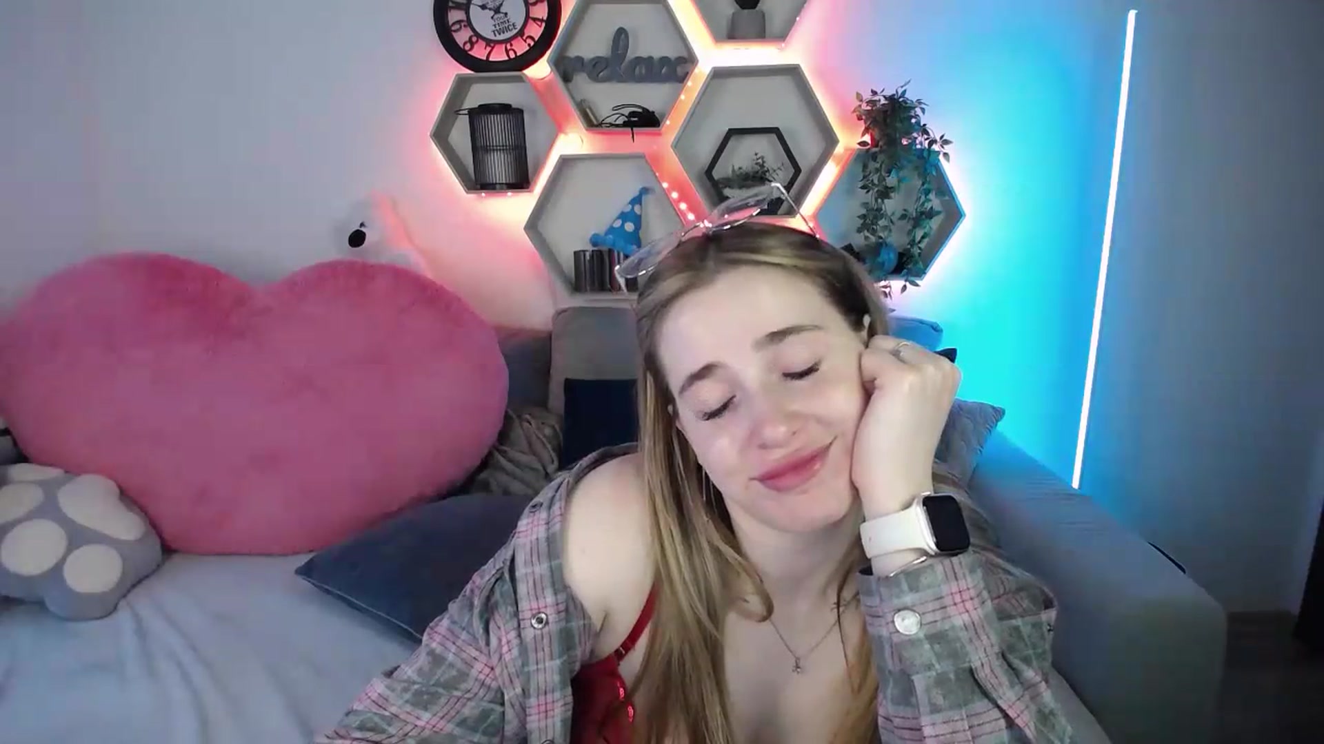 Gallery image thumbnail from SabrinaViolet's myfreecams stream on, 05/22/2026, 12:10 image 19 of 20