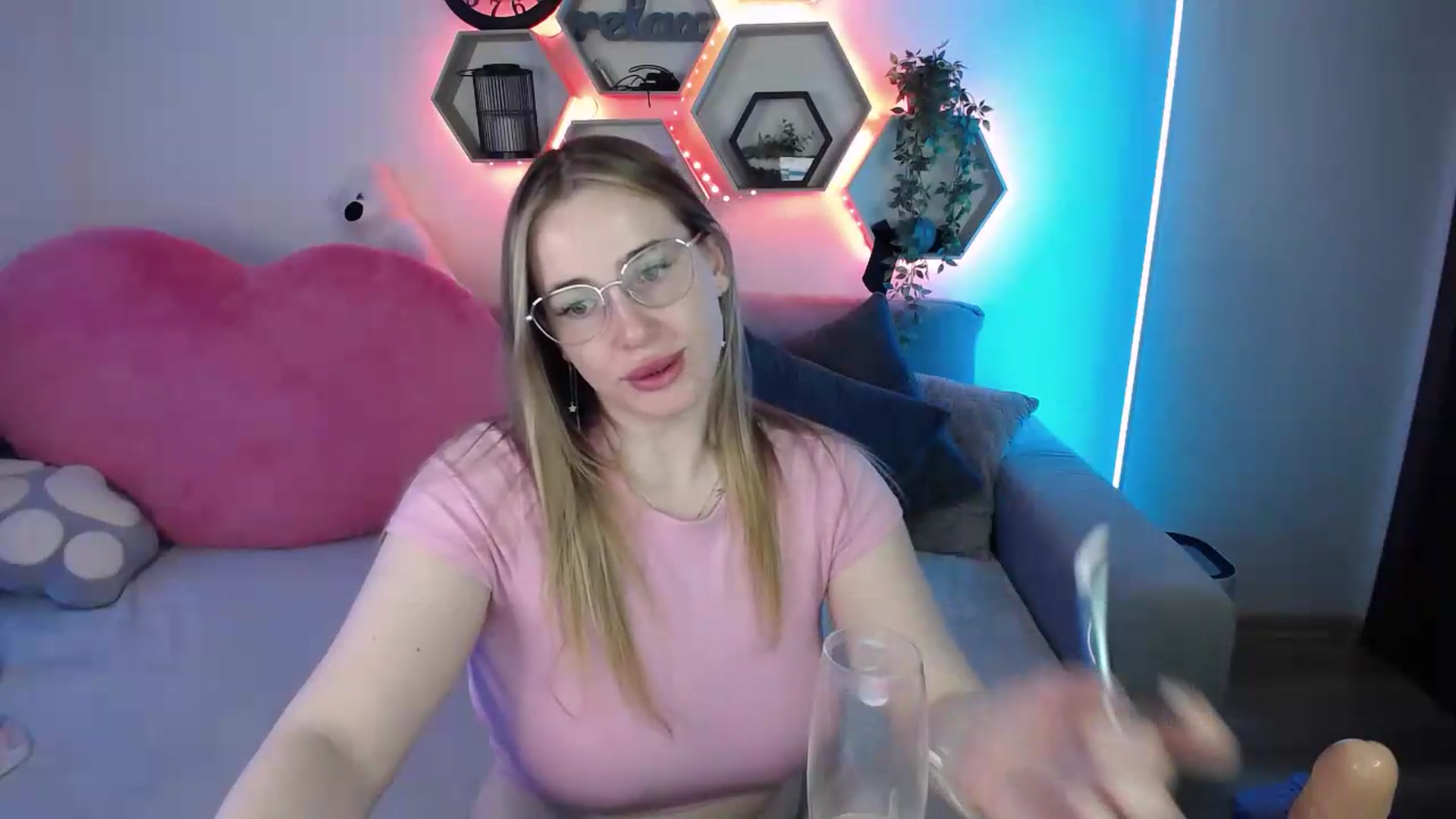 Gallery image thumbnail from SabrinaViolet's myfreecams stream on, 05/24/2026, 12:33 image 9 of 20