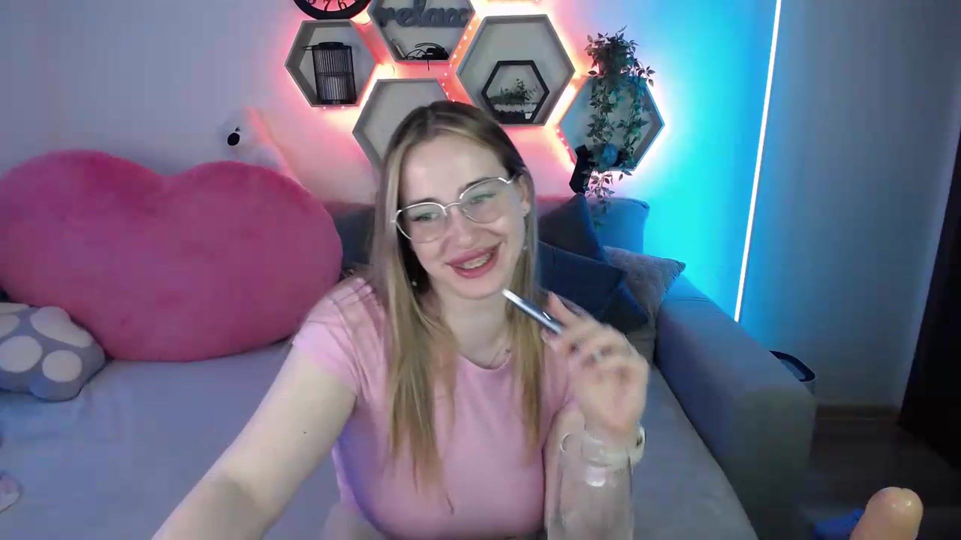 Gallery image thumbnail from SabrinaViolet's myfreecams stream on, 05/24/2026, 12:33 image 8 of 20