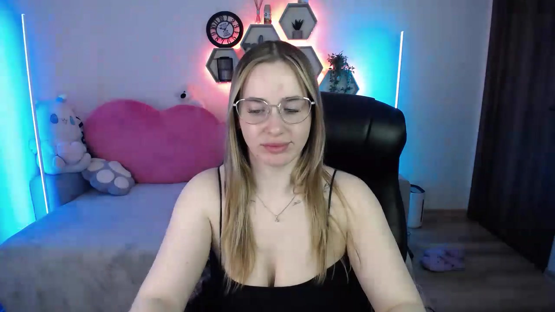 Gallery image thumbnail from SabrinaViolet's myfreecams stream on, 05/25/2026, 09:05 image 7 of 20