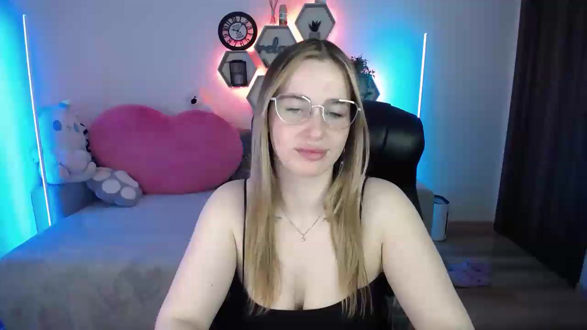 Gallery image thumbnail from SabrinaViolet's myfreecams stream on, 05/25/2026, 09:05 image 8 of 20