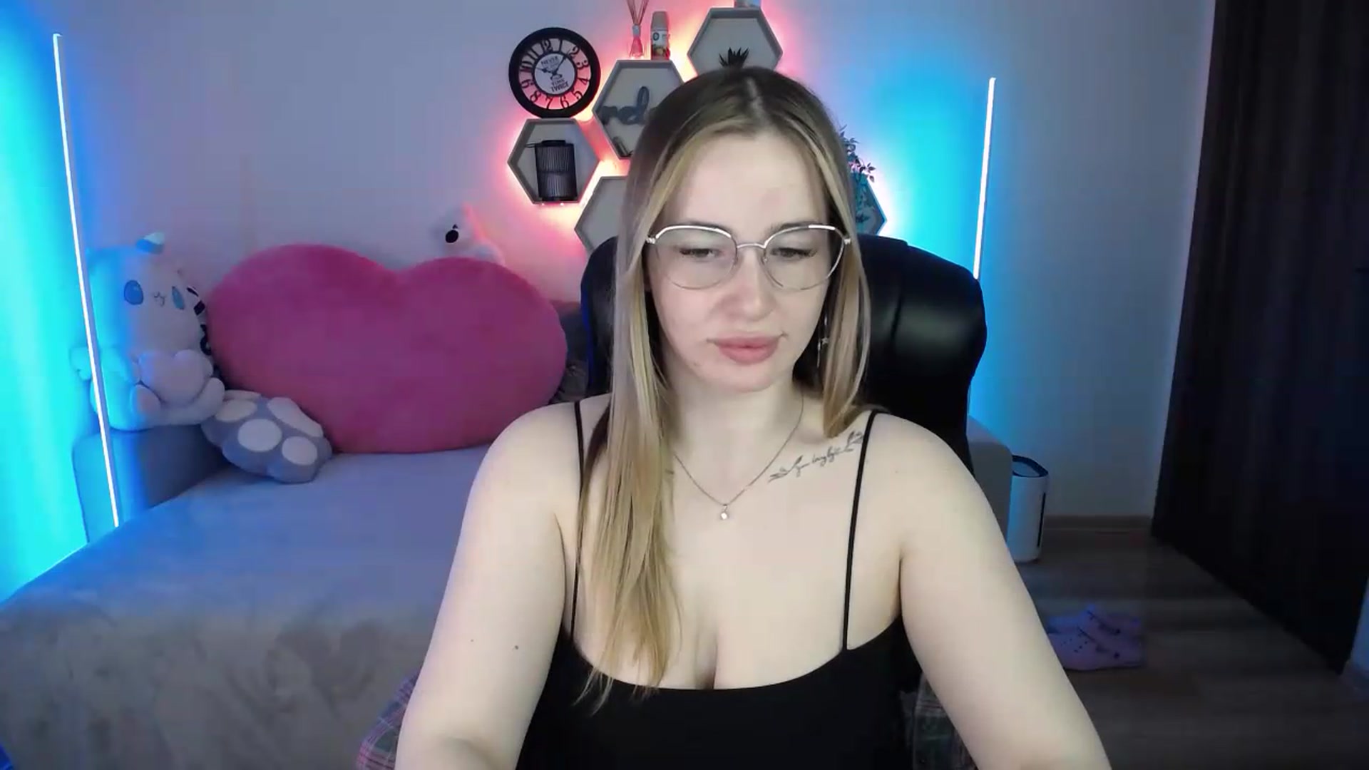 Gallery image thumbnail from SabrinaViolet's myfreecams stream on, 05/25/2026, 09:05 image 11 of 20