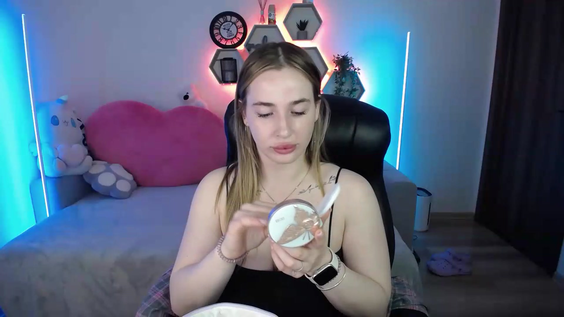 Gallery image thumbnail from SabrinaViolet's myfreecams stream on, 05/25/2026, 09:05 image 13 of 20
