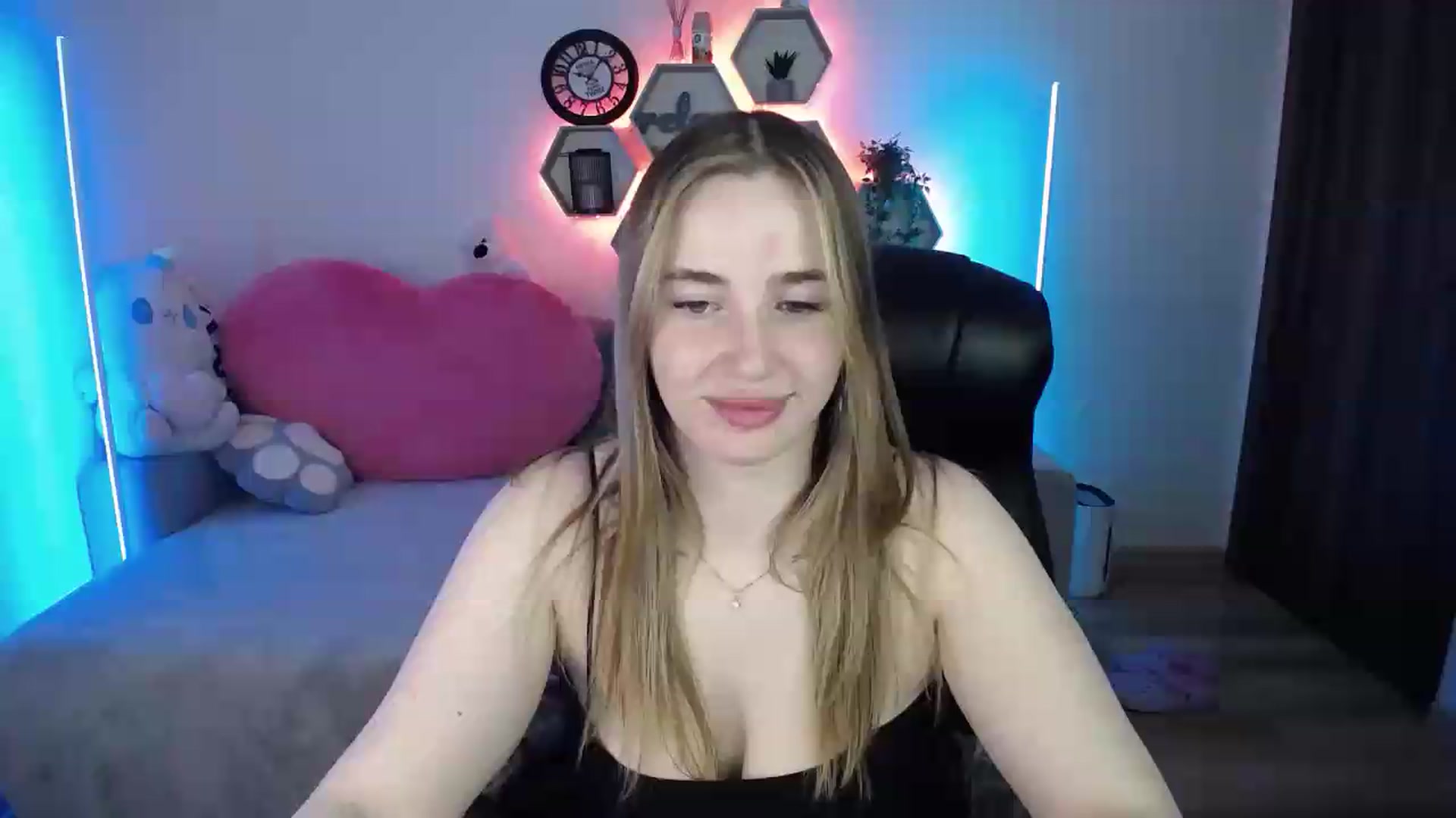 Gallery image thumbnail from SabrinaViolet's myfreecams stream on, 05/25/2026, 09:05 image 1 of 20