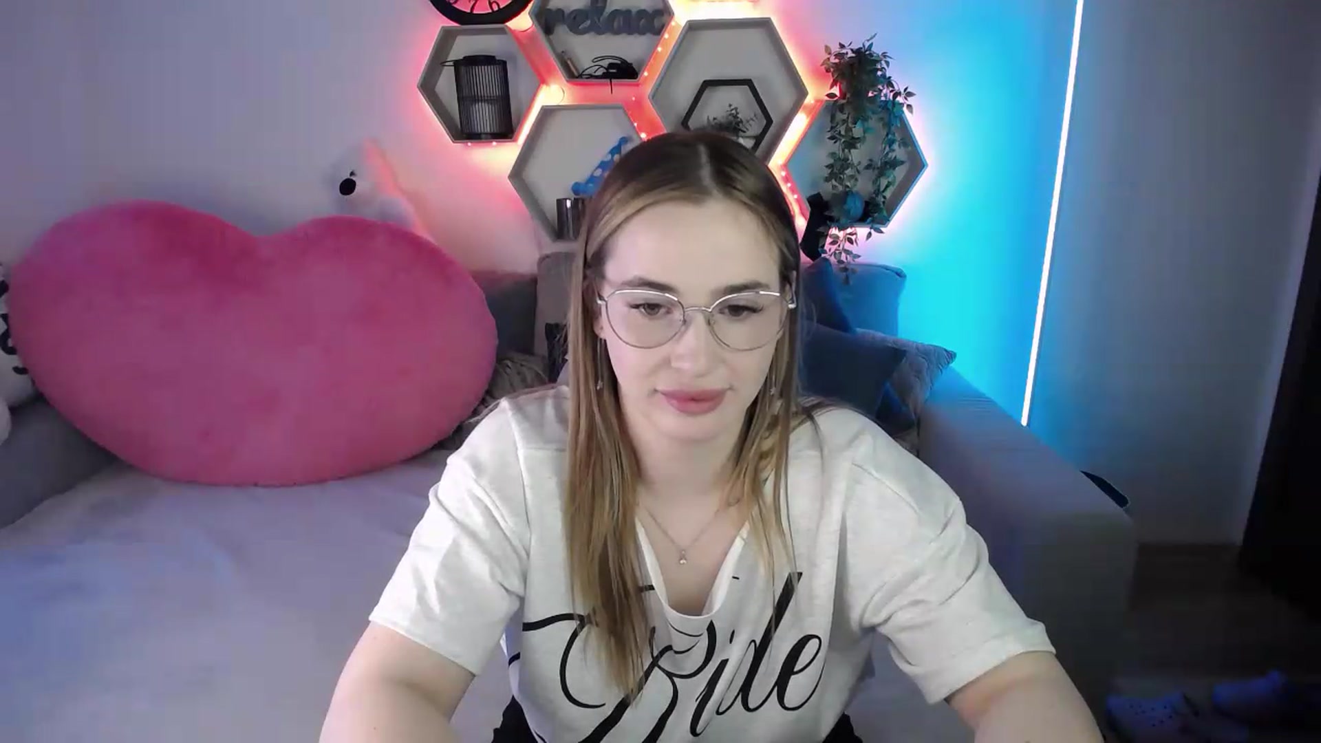 Gallery image thumbnail from SabrinaViolet's myfreecams stream on, 05/25/2026, 11:03 image 7 of 20