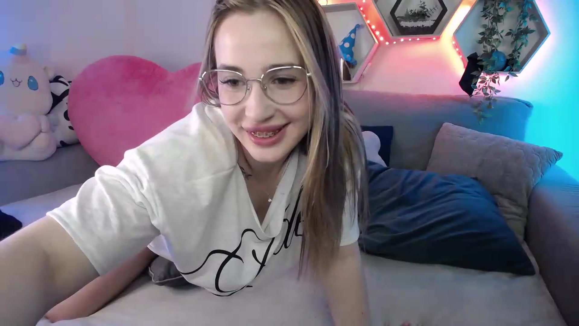 Gallery image thumbnail from SabrinaViolet's myfreecams stream on, 05/25/2026, 11:03 image 20 of 20