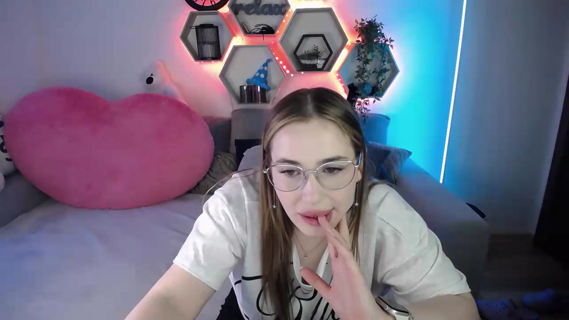 Gallery image thumbnail from SabrinaViolet's myfreecams stream on, 05/25/2026, 11:03 image 2 of 20