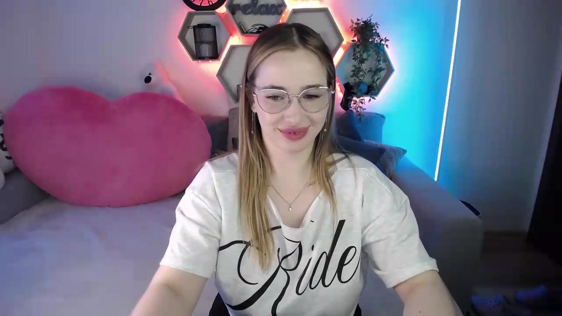 Gallery image thumbnail from SabrinaViolet's myfreecams stream on, 05/25/2026, 11:03 image 8 of 20