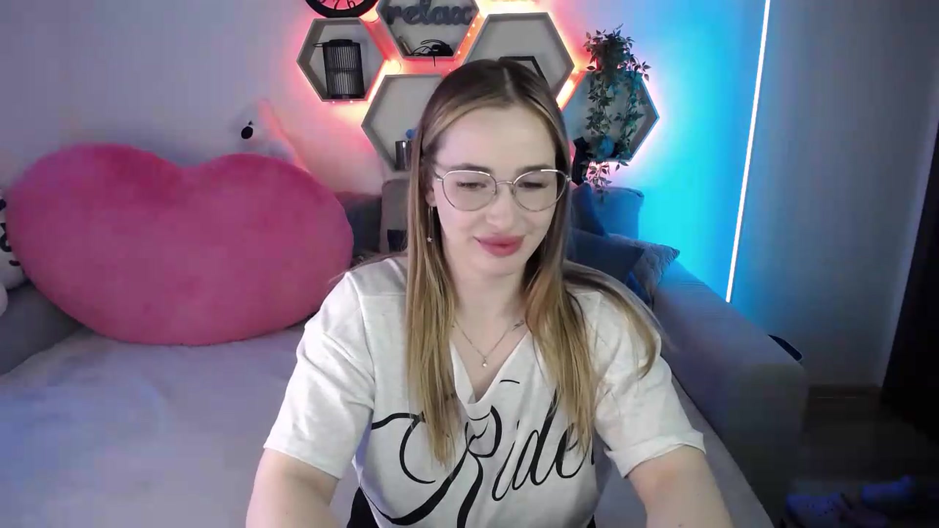 Gallery image thumbnail from SabrinaViolet's myfreecams stream on, 05/25/2026, 11:03 image 10 of 20
