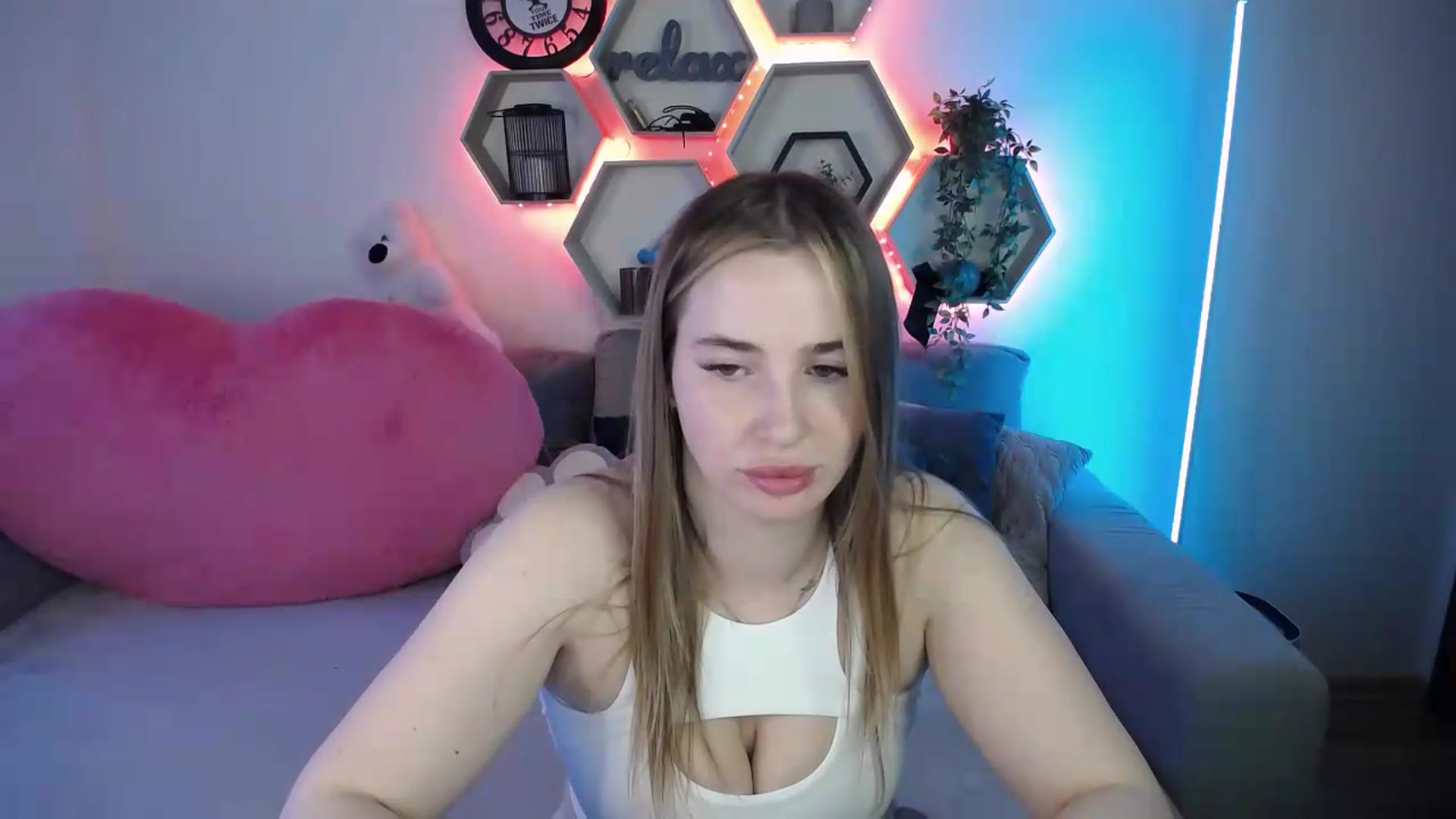 Gallery image thumbnail from SabrinaViolet's myfreecams stream on, 05/26/2026, 10:59 image 9 of 20