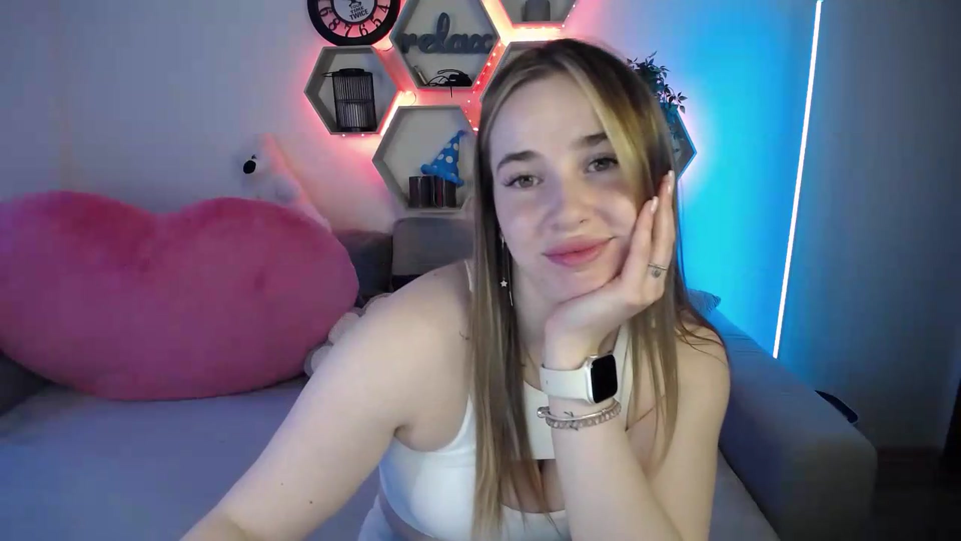 Gallery image thumbnail from SabrinaViolet's myfreecams stream on, 05/26/2026, 10:59 image 14 of 20