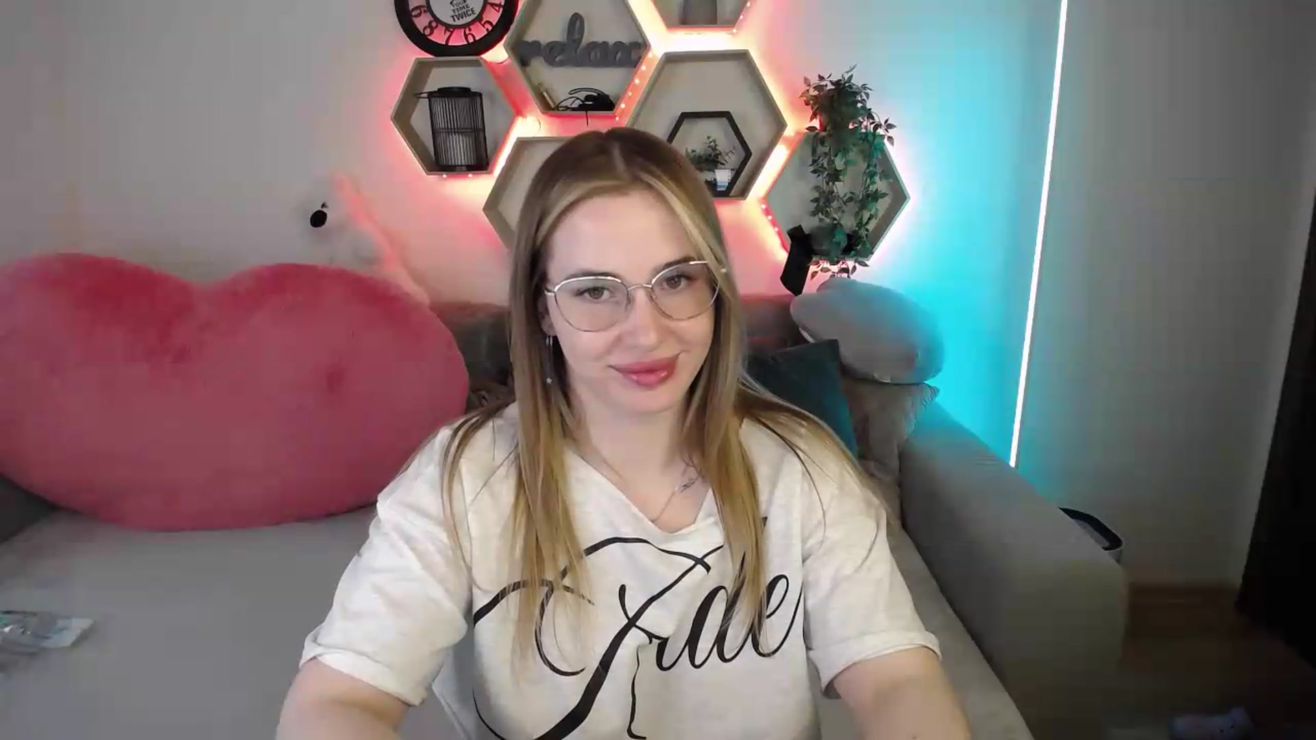 Gallery image thumbnail from SabrinaViolet's myfreecams stream on, 05/26/2026, 13:05 image 11 of 20