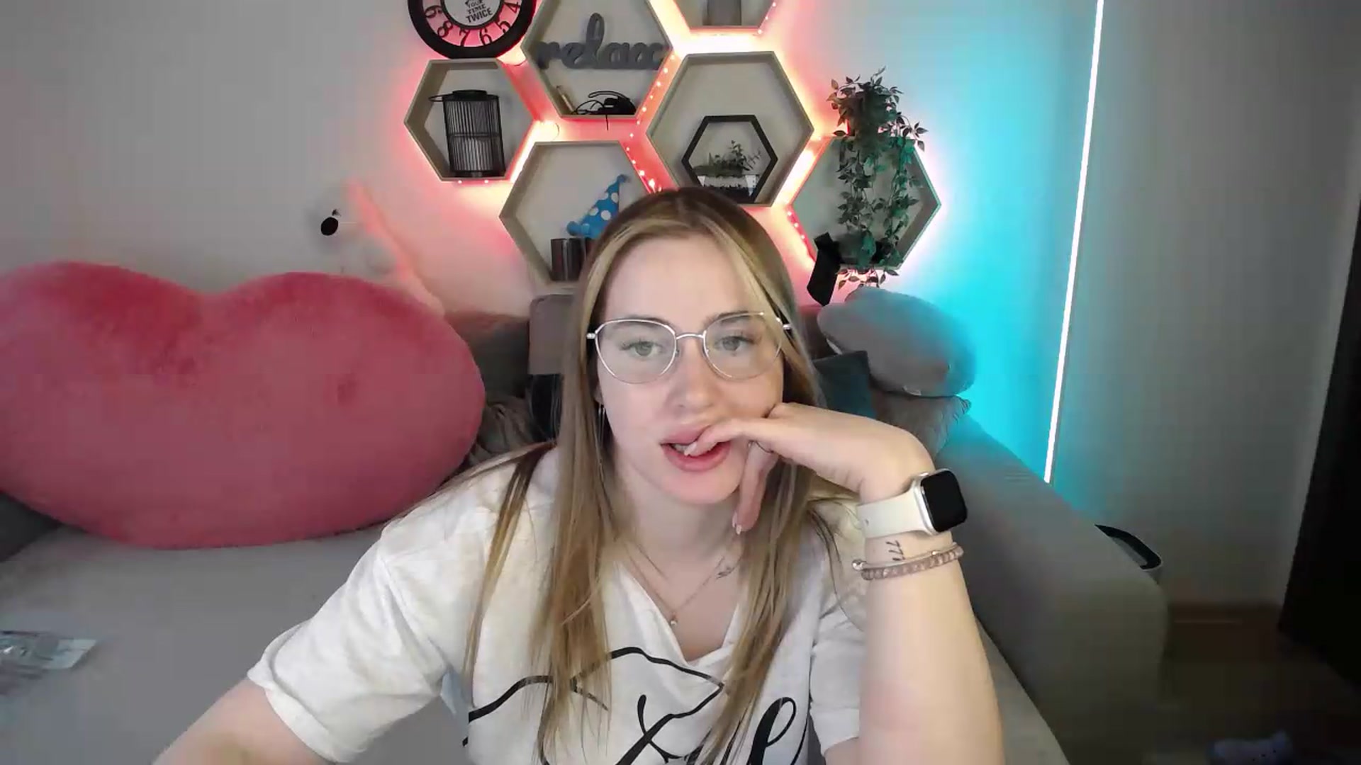 Gallery image thumbnail from SabrinaViolet's myfreecams stream on, 05/26/2026, 13:05 image 15 of 20