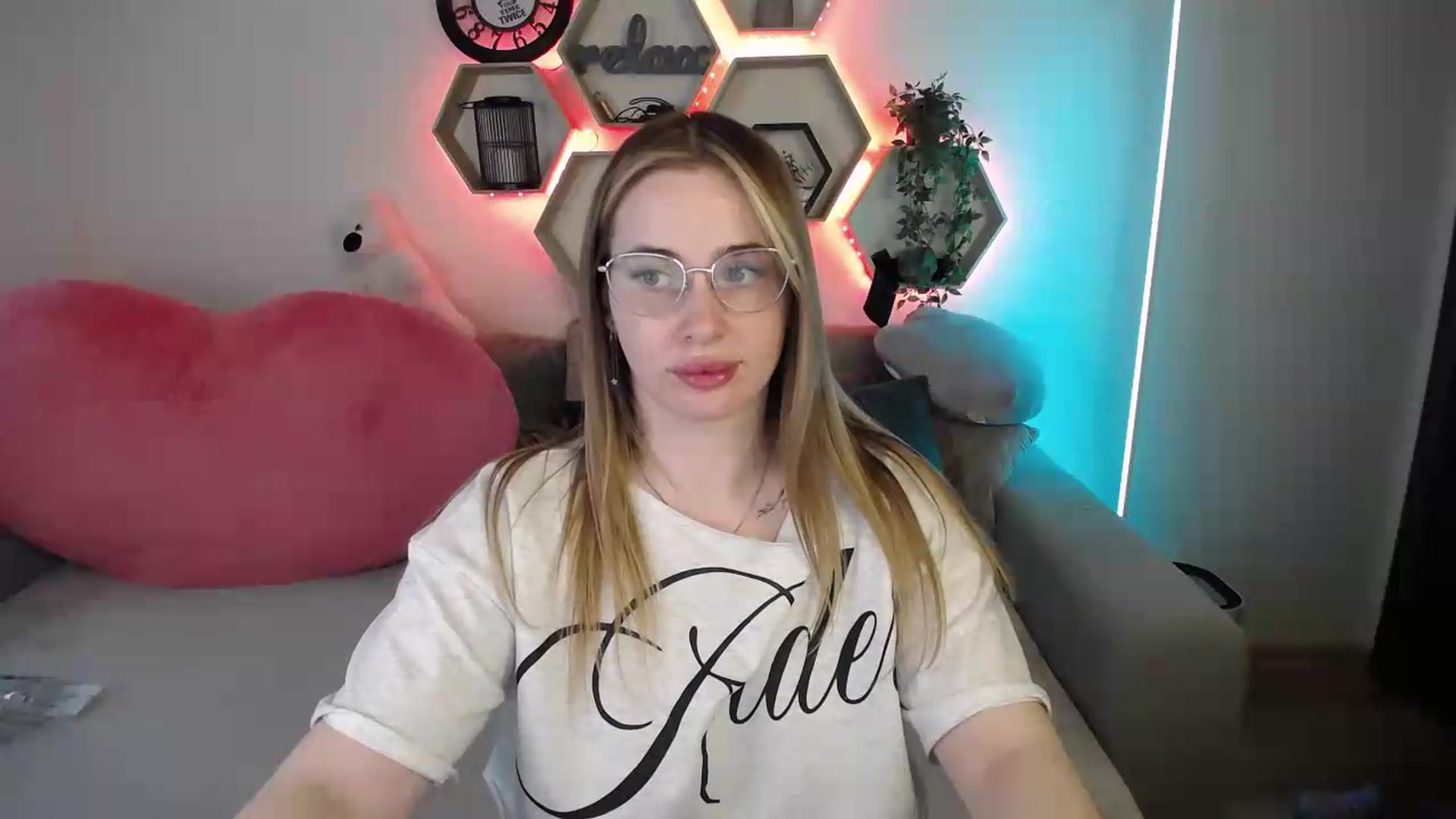 Gallery image thumbnail from SabrinaViolet's myfreecams stream on, 05/26/2026, 13:05 image 10 of 20