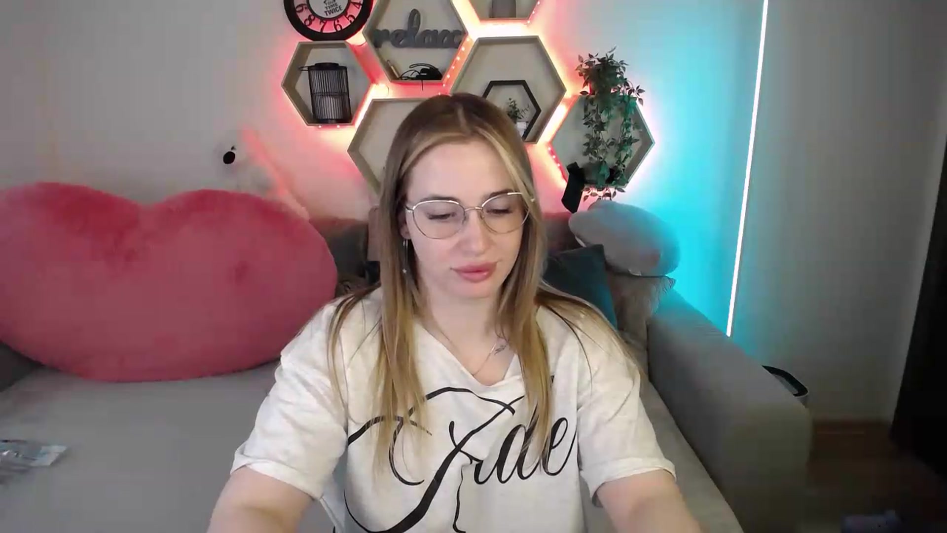 Gallery image thumbnail from SabrinaViolet's myfreecams stream on, 05/26/2026, 13:05 image 12 of 20
