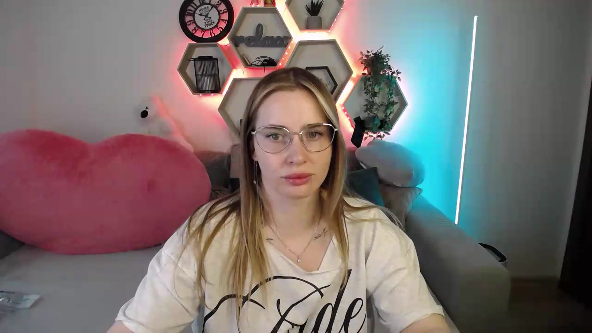 Gallery image thumbnail from SabrinaViolet's myfreecams stream on, 05/26/2026, 13:05 image 6 of 20