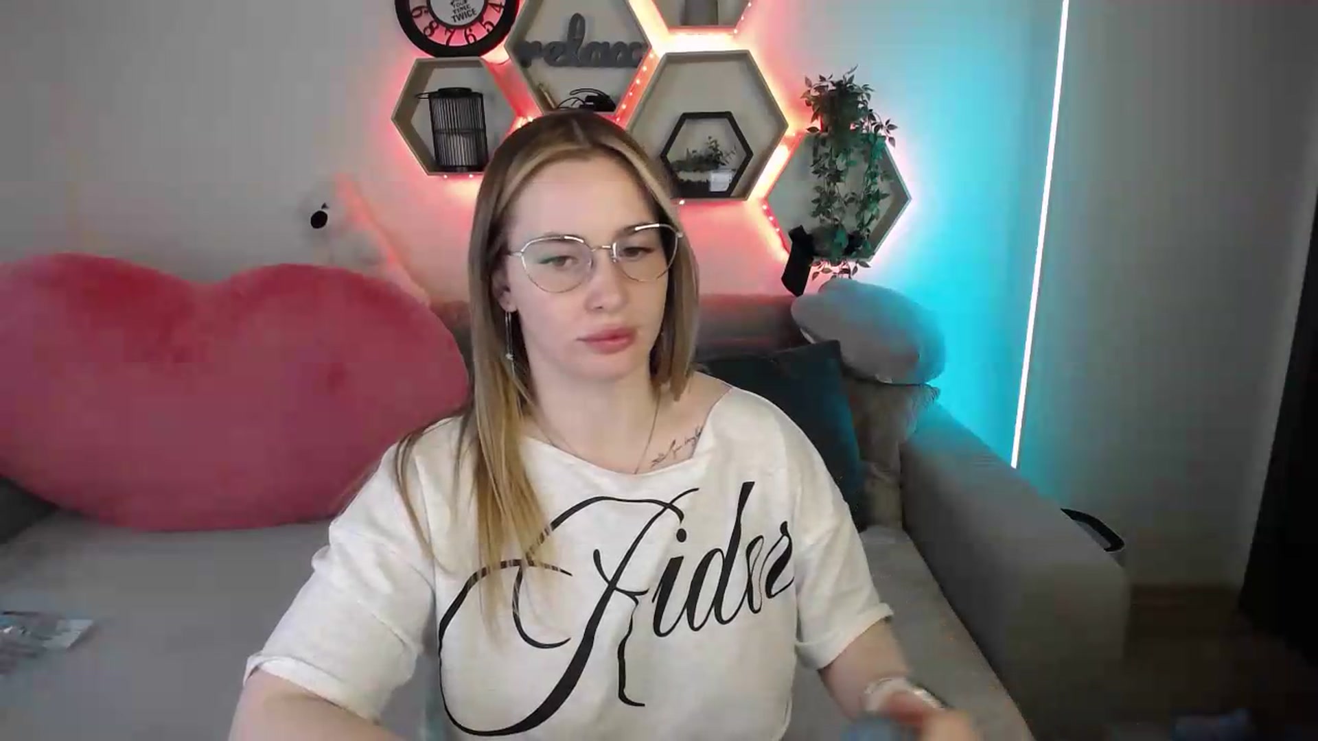 Gallery image thumbnail from SabrinaViolet's myfreecams stream on, 05/26/2026, 13:05 image 7 of 20