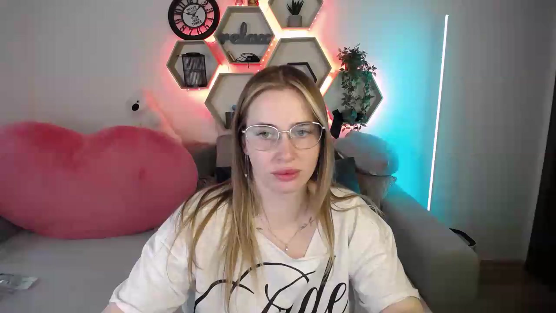 Gallery image thumbnail from SabrinaViolet's myfreecams stream on, 05/26/2026, 13:05 image 5 of 20