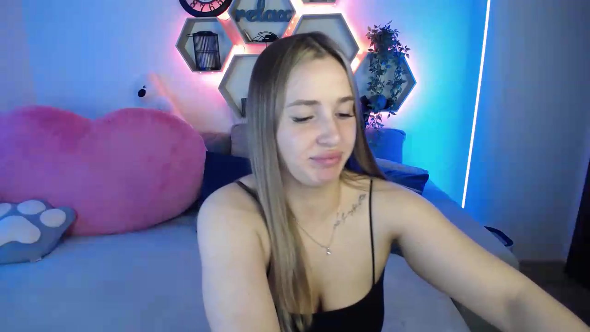 Gallery image thumbnail from SabrinaViolet's myfreecams stream on, 05/31/2026, 09:25 image 16 of 20