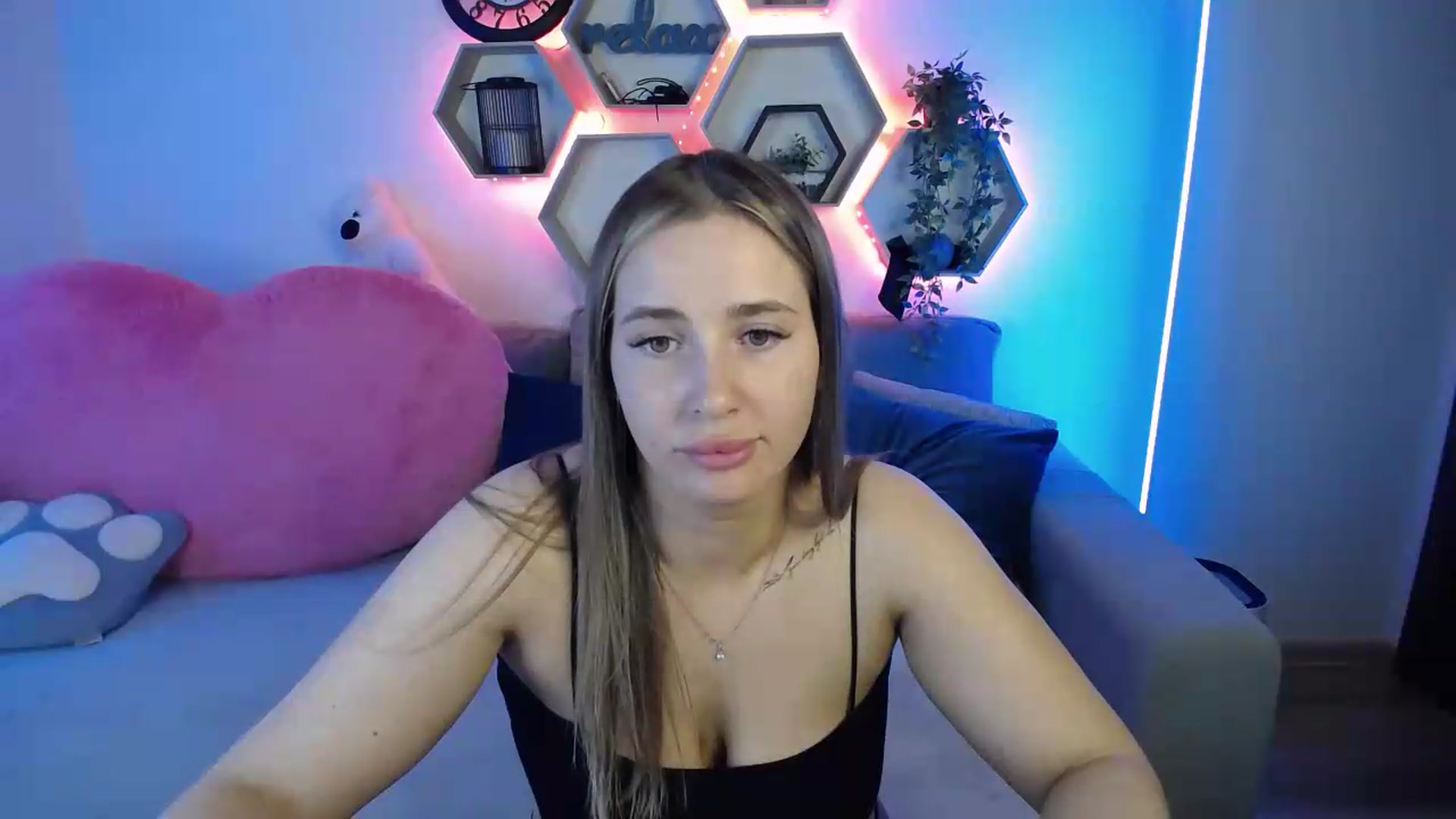 Gallery image thumbnail from SabrinaViolet's myfreecams stream on, 05/31/2026, 09:25 image 11 of 20