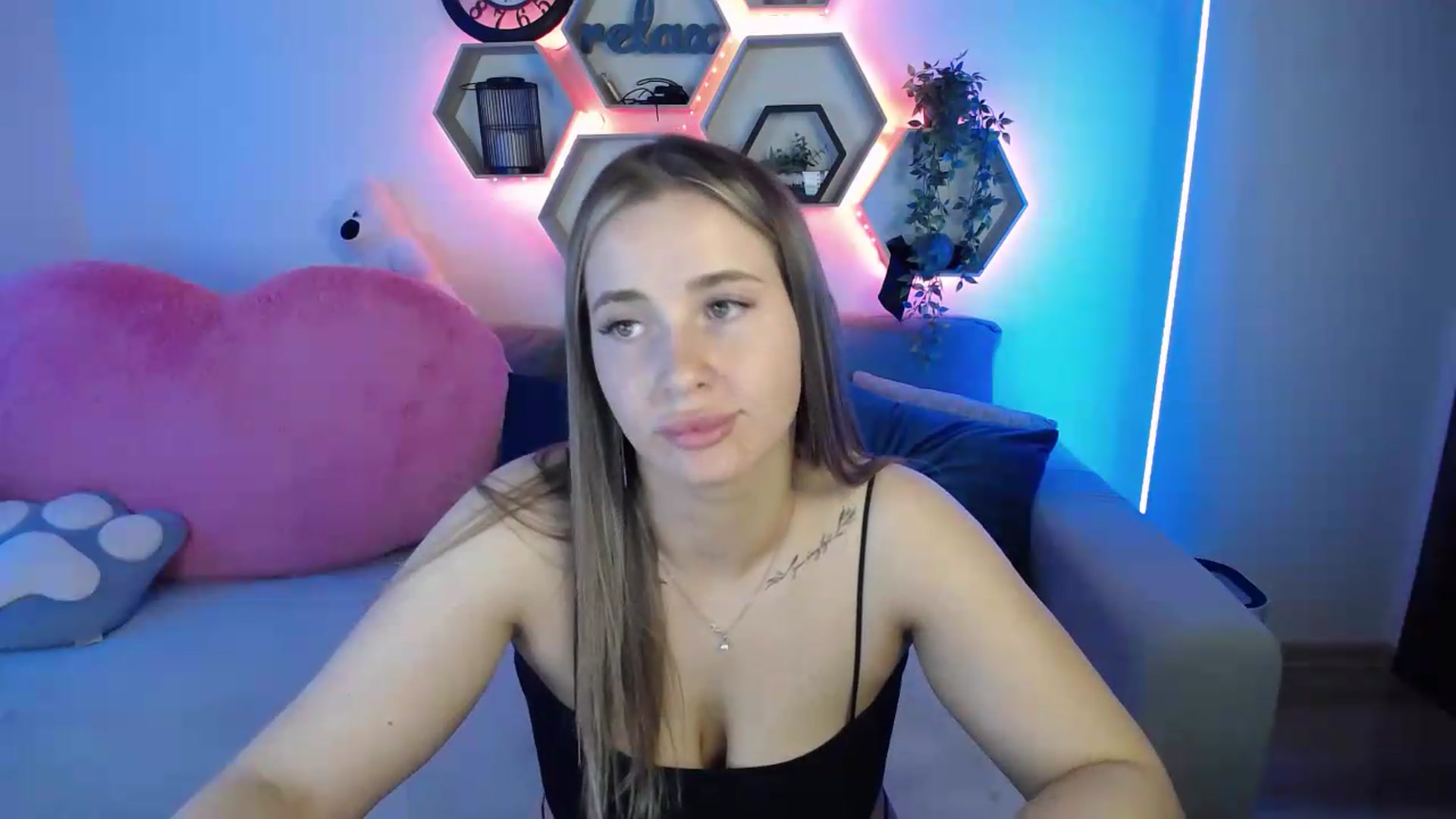 Gallery image thumbnail from SabrinaViolet's myfreecams stream on, 05/31/2026, 09:25 image 8 of 20
