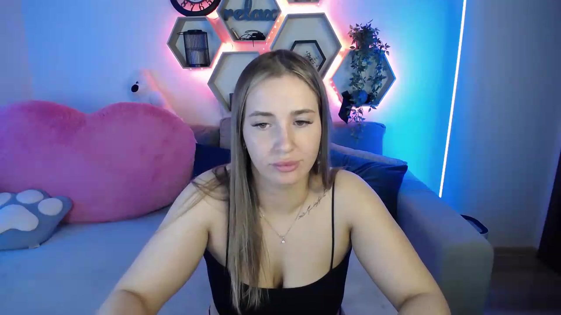 Gallery image thumbnail from SabrinaViolet's myfreecams stream on, 05/31/2026, 09:25 image 9 of 20