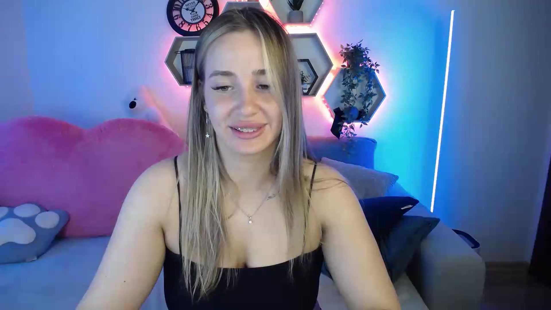 Gallery image thumbnail from SabrinaViolet's myfreecams stream on, 05/31/2026, 11:56 image 6 of 20