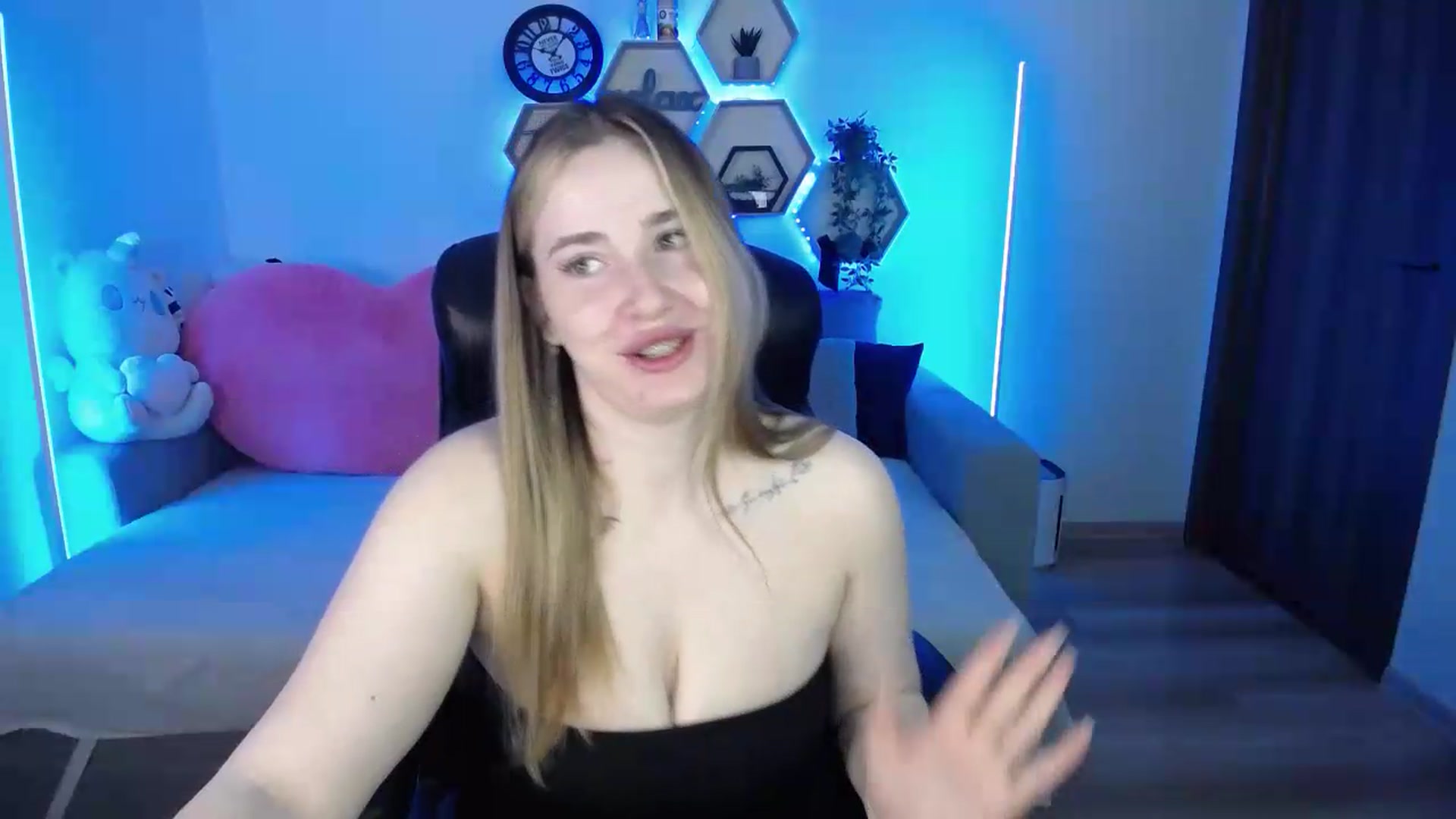 Gallery image thumbnail from SabrinaViolet's myfreecams stream on, 06/16/2026, 08:30 image 8 of 20