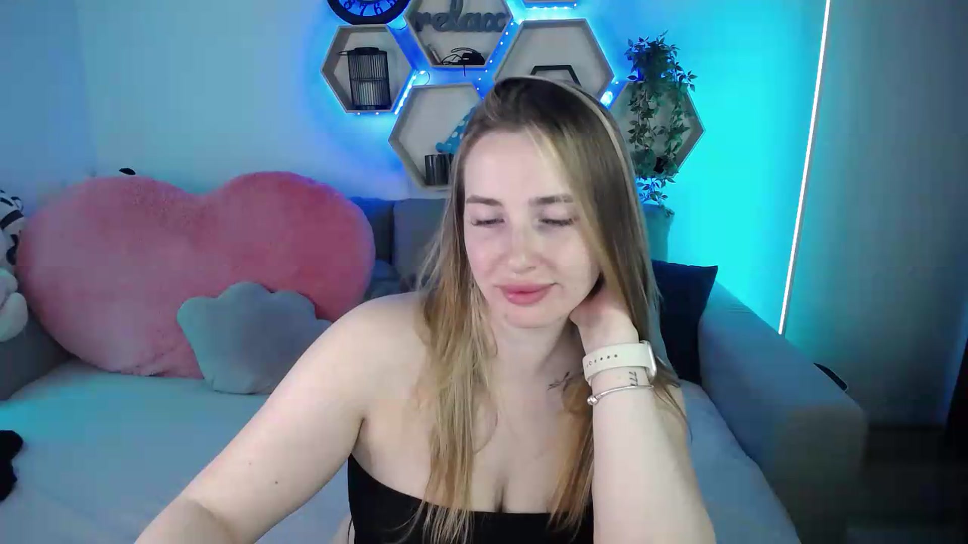 Gallery image thumbnail from SabrinaViolet's myfreecams stream on, 06/16/2026, 11:45 image 2 of 20