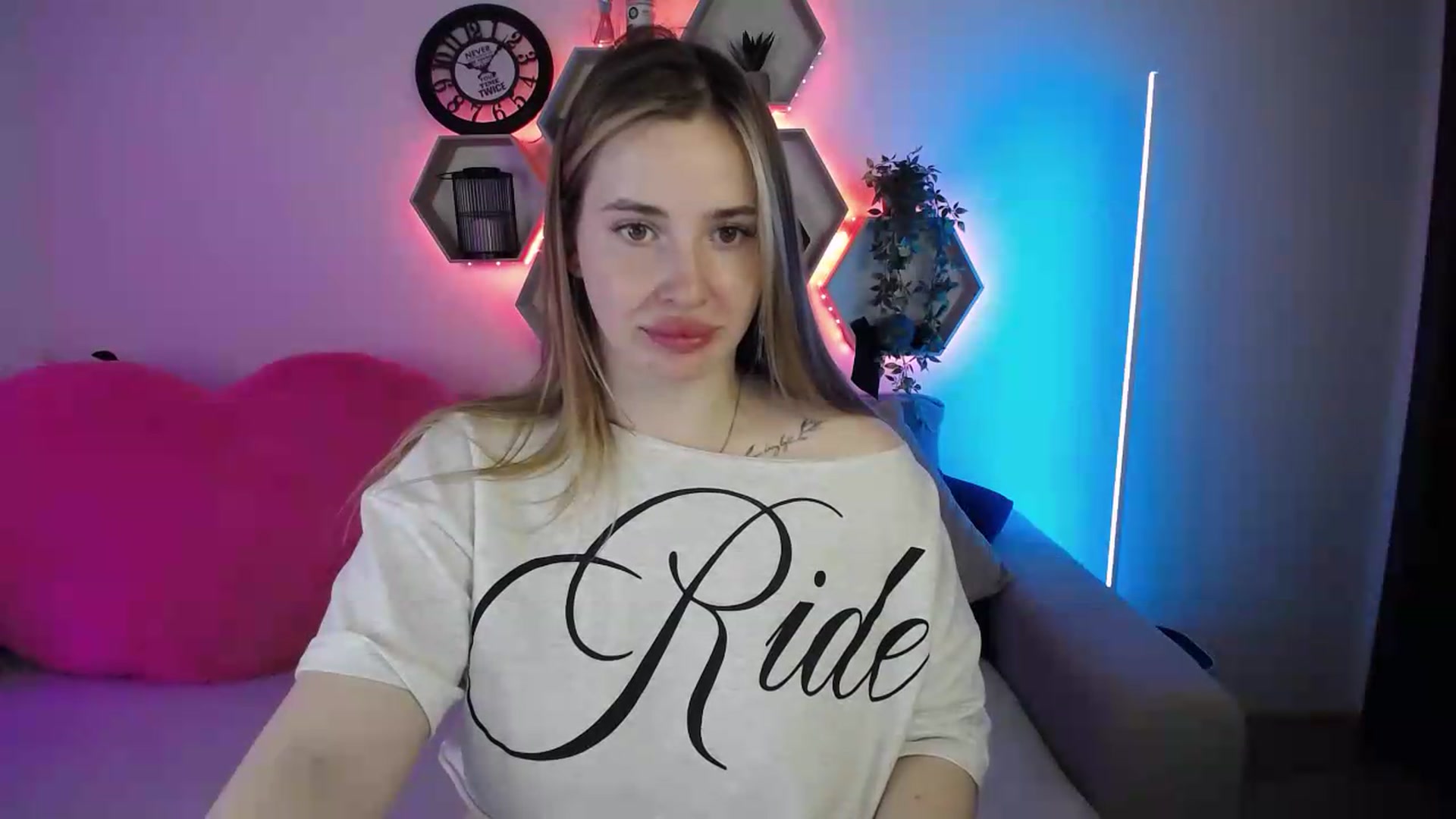Gallery image thumbnail from SabrinaViolet's myfreecams stream on, 06/19/2026, 09:42 image 6 of 20