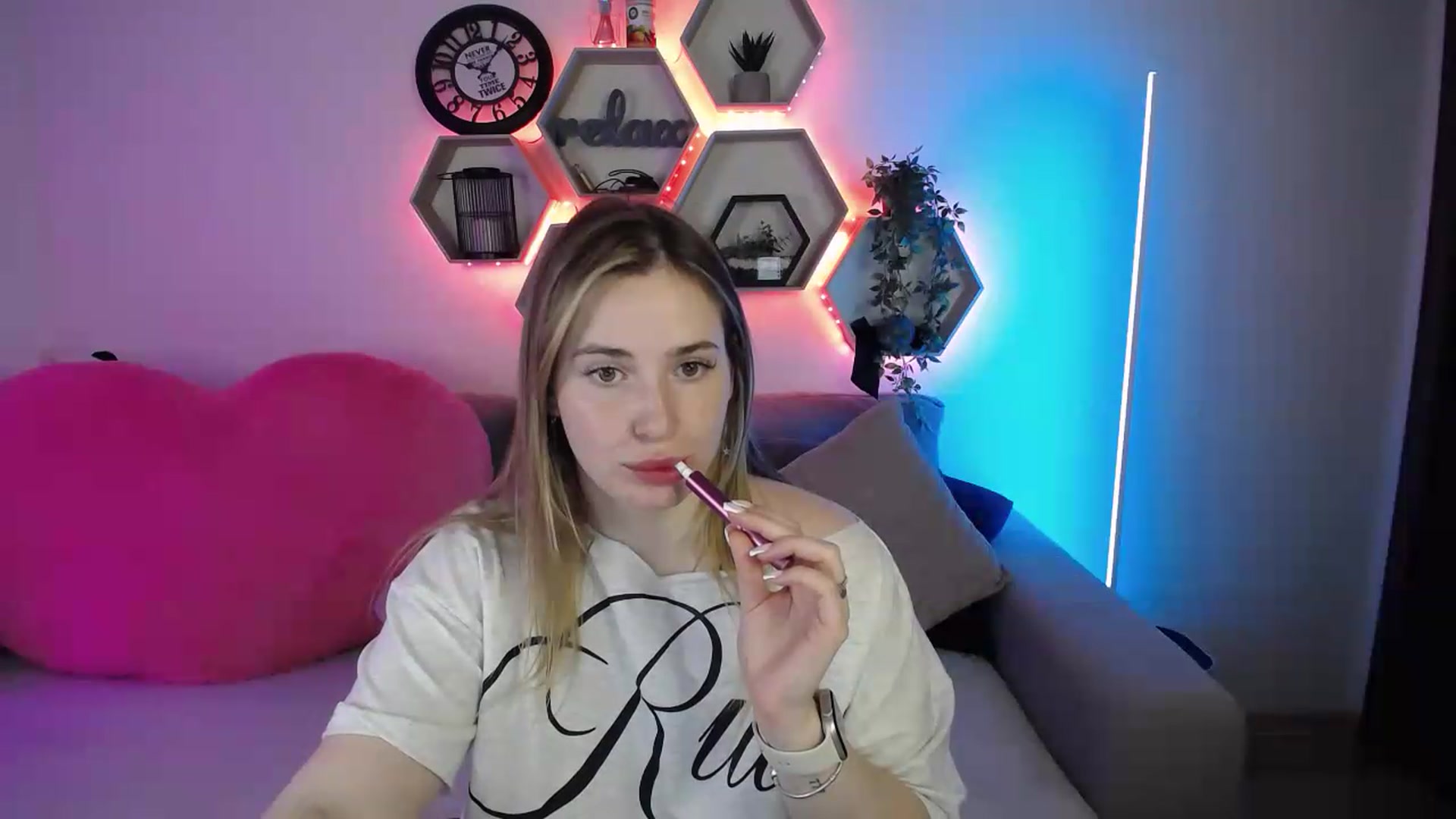 Gallery image thumbnail from SabrinaViolet's myfreecams stream on, 06/19/2026, 09:42 image 19 of 20