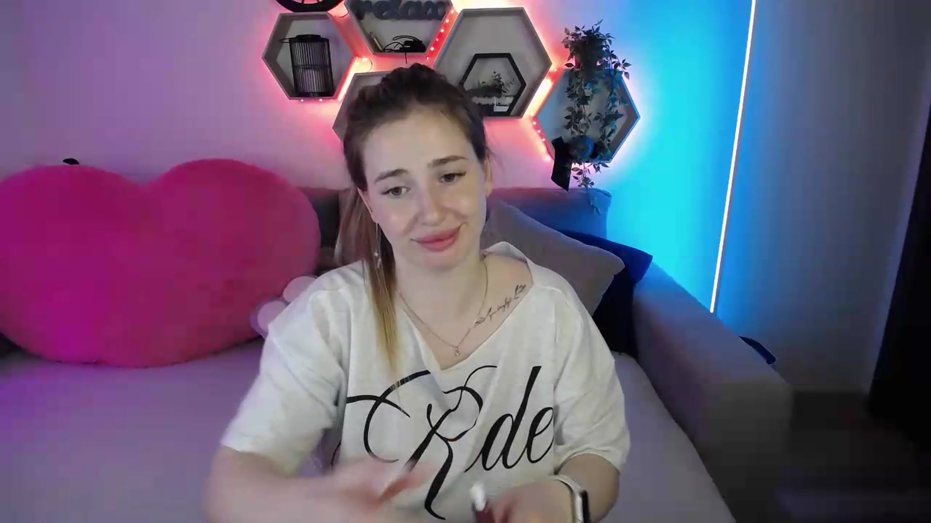 Gallery image thumbnail from SabrinaViolet's myfreecams stream on, 06/19/2026, 10:29 image 3 of 20