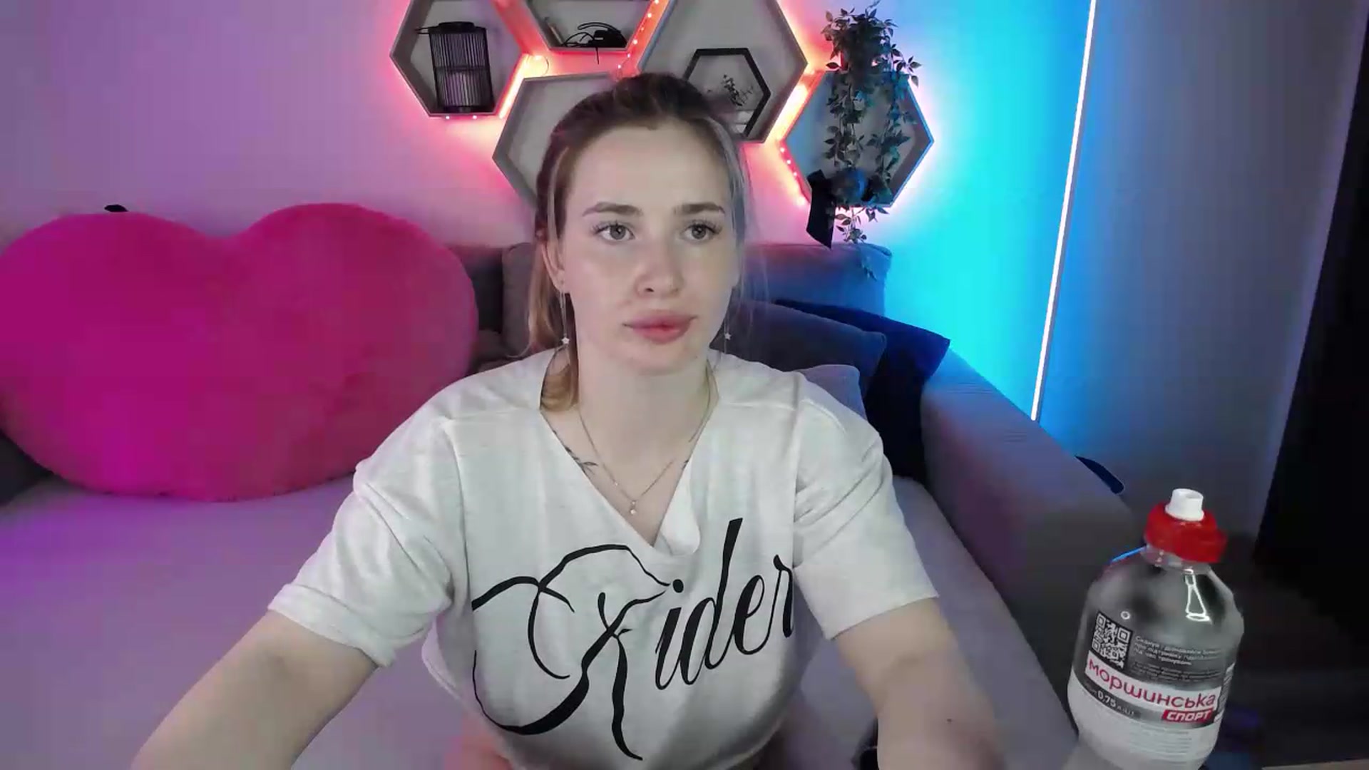 Gallery image thumbnail from SabrinaViolet's myfreecams stream on, 06/19/2026, 11:19 image 10 of 20