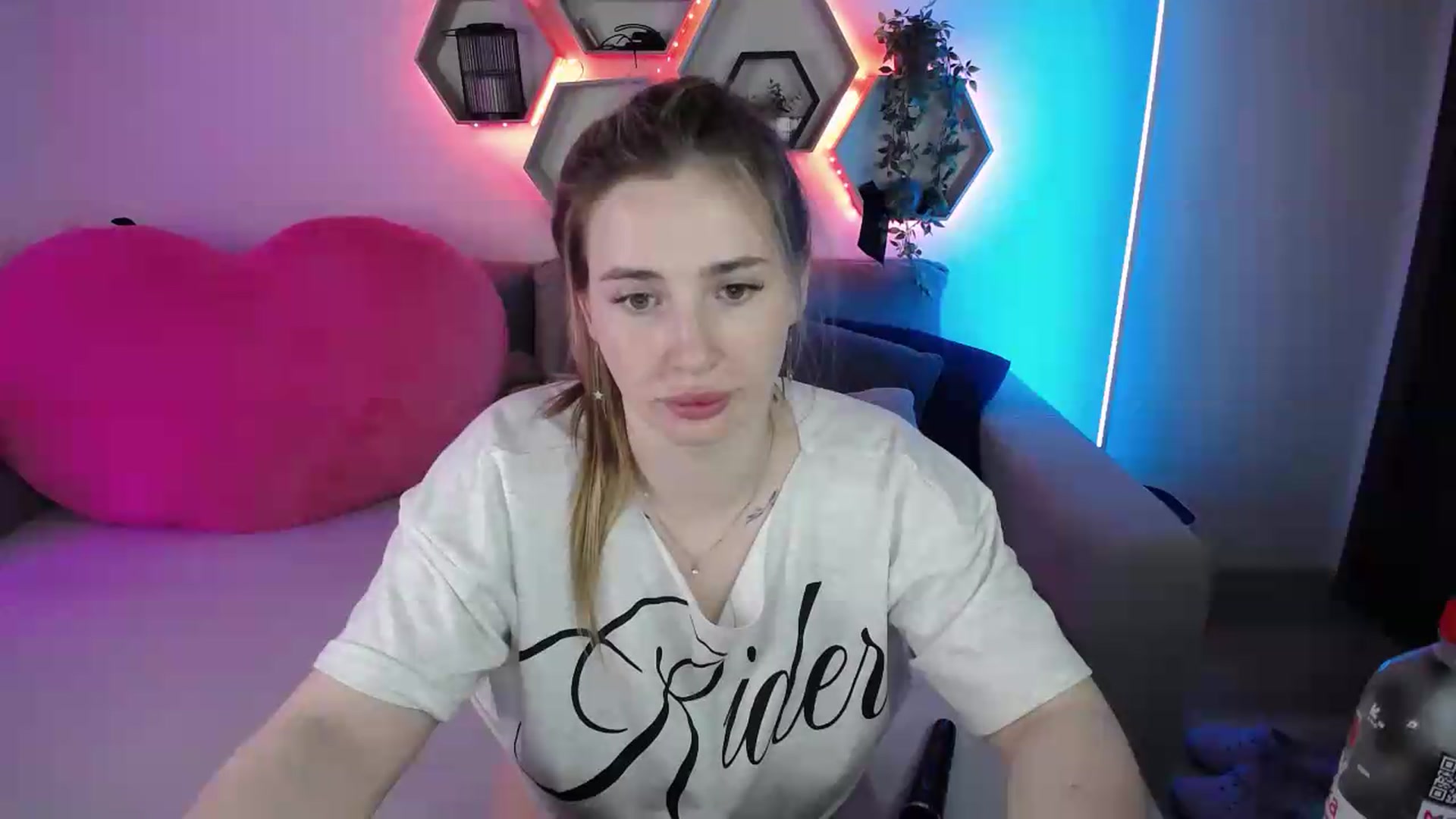 Gallery image thumbnail from SabrinaViolet's myfreecams stream on, 06/19/2026, 11:19 image 20 of 20