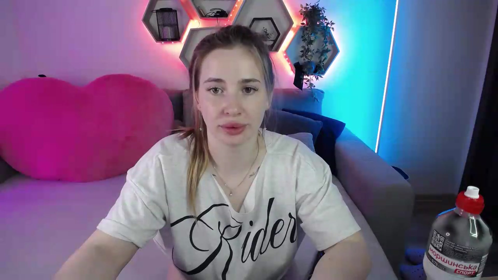 Gallery image thumbnail from SabrinaViolet's myfreecams stream on, 06/19/2026, 11:19 image 18 of 20