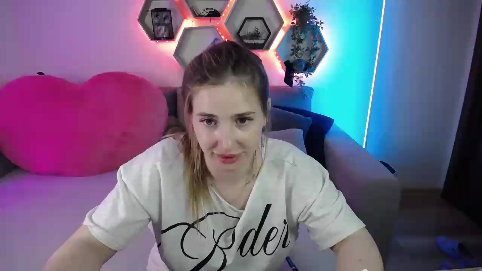 Gallery image thumbnail from SabrinaViolet's myfreecams stream on, 06/19/2026, 13:44 image 3 of 20