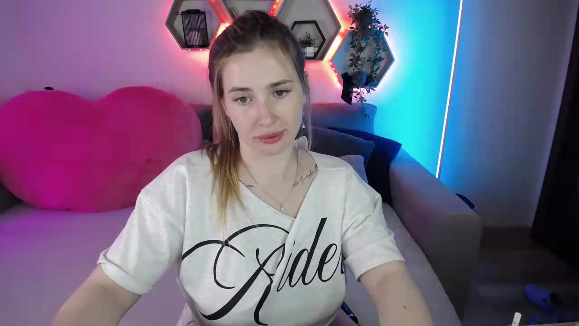 Gallery image thumbnail from SabrinaViolet's myfreecams stream on, 06/19/2026, 13:44 image 5 of 20