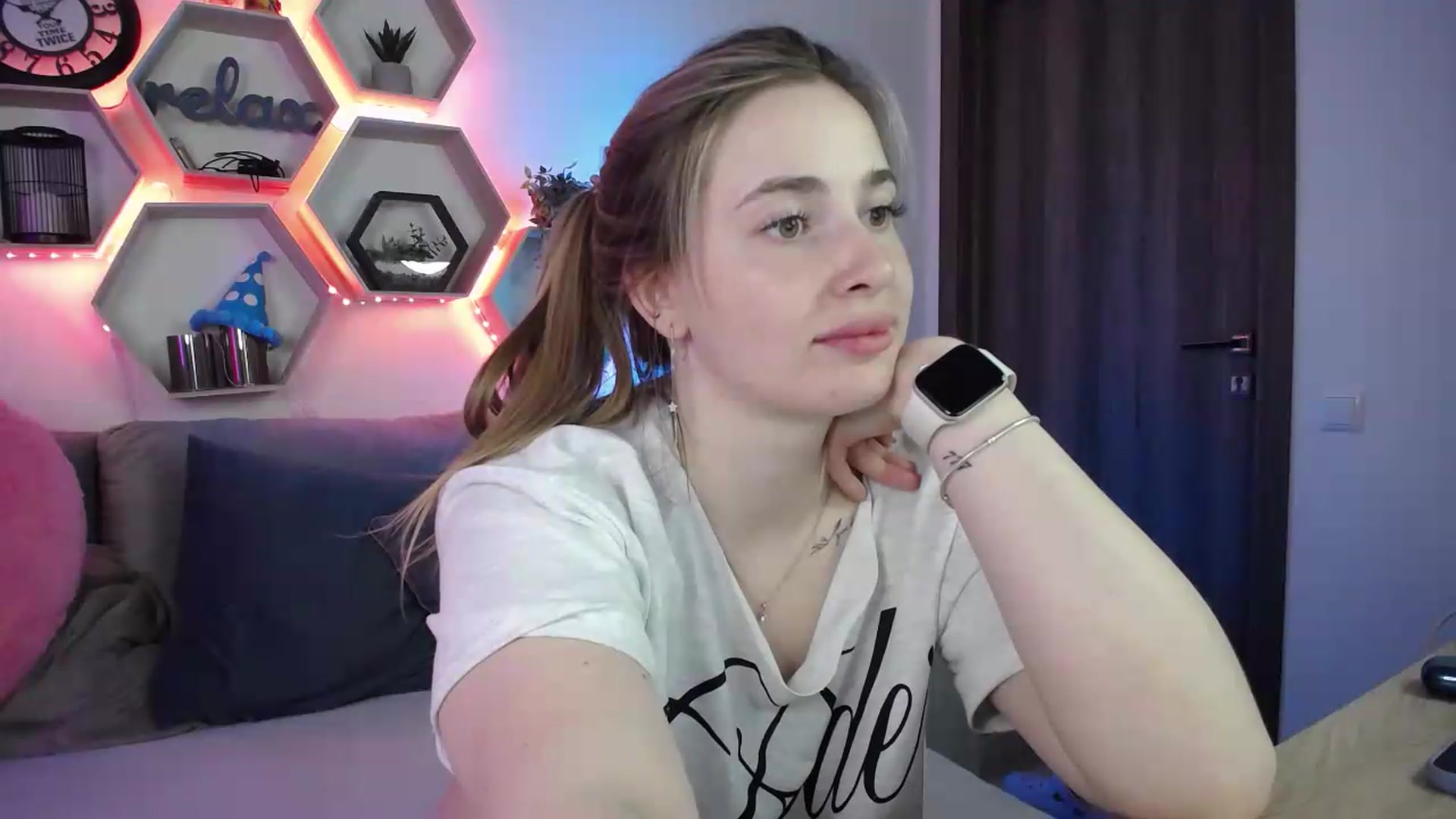Gallery image thumbnail from SabrinaViolet's myfreecams stream on, 06/19/2026, 13:44 image 9 of 20