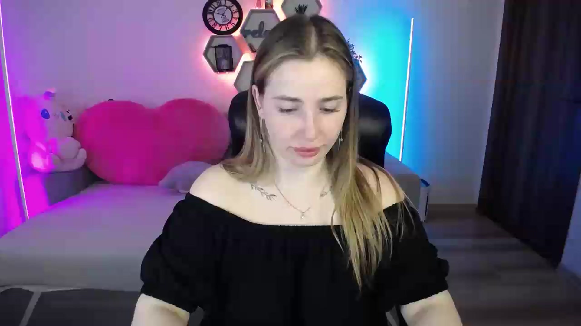 Gallery image thumbnail from SabrinaViolet's myfreecams stream on, 06/20/2026, 09:24 image 1 of 20
